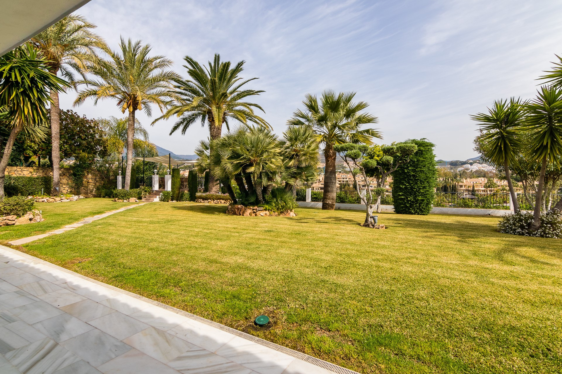 Stunning frontline golf villa in Las Brisas