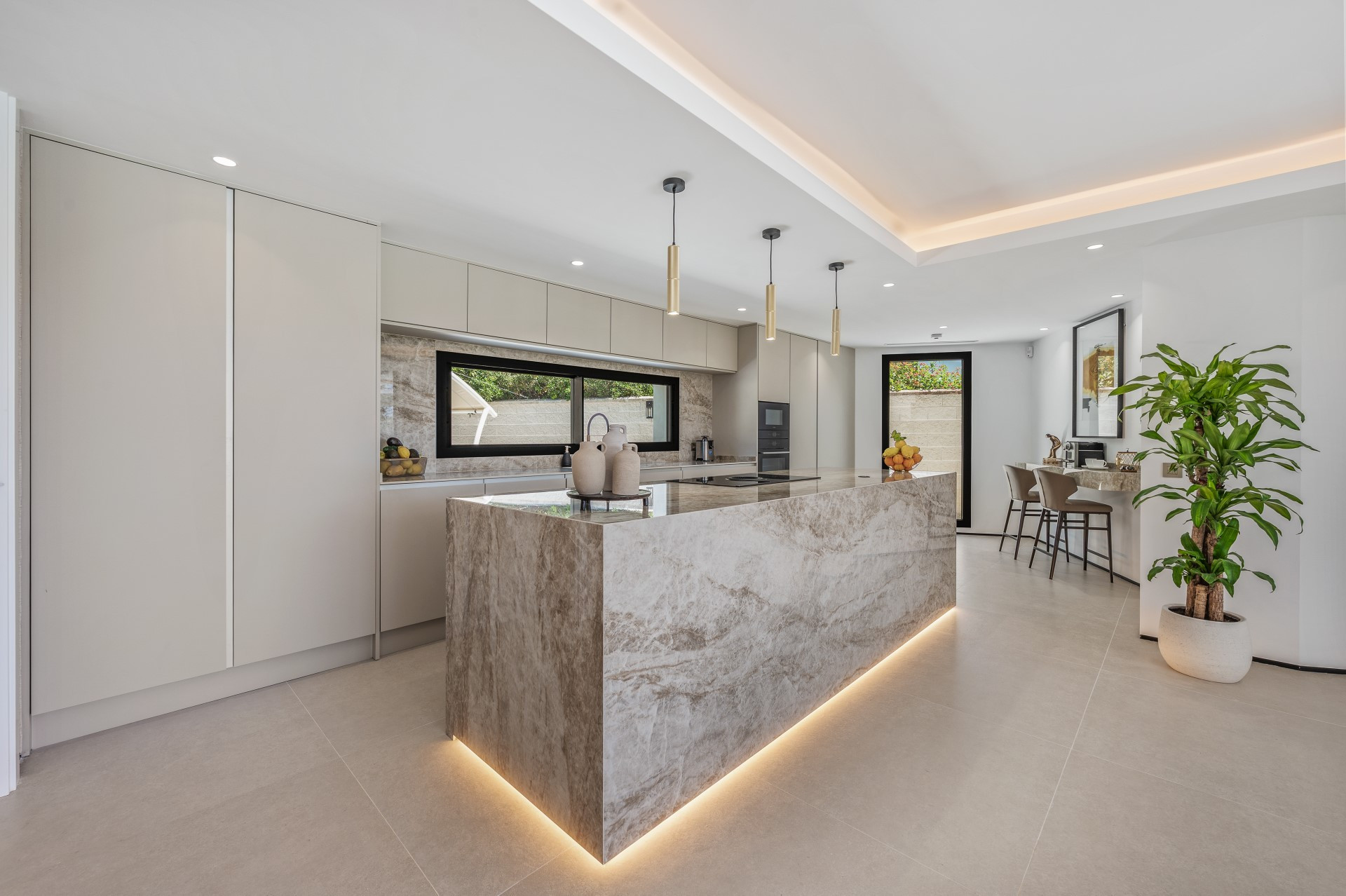 Unique modern 4 bedroom beachside villa in Marbesa