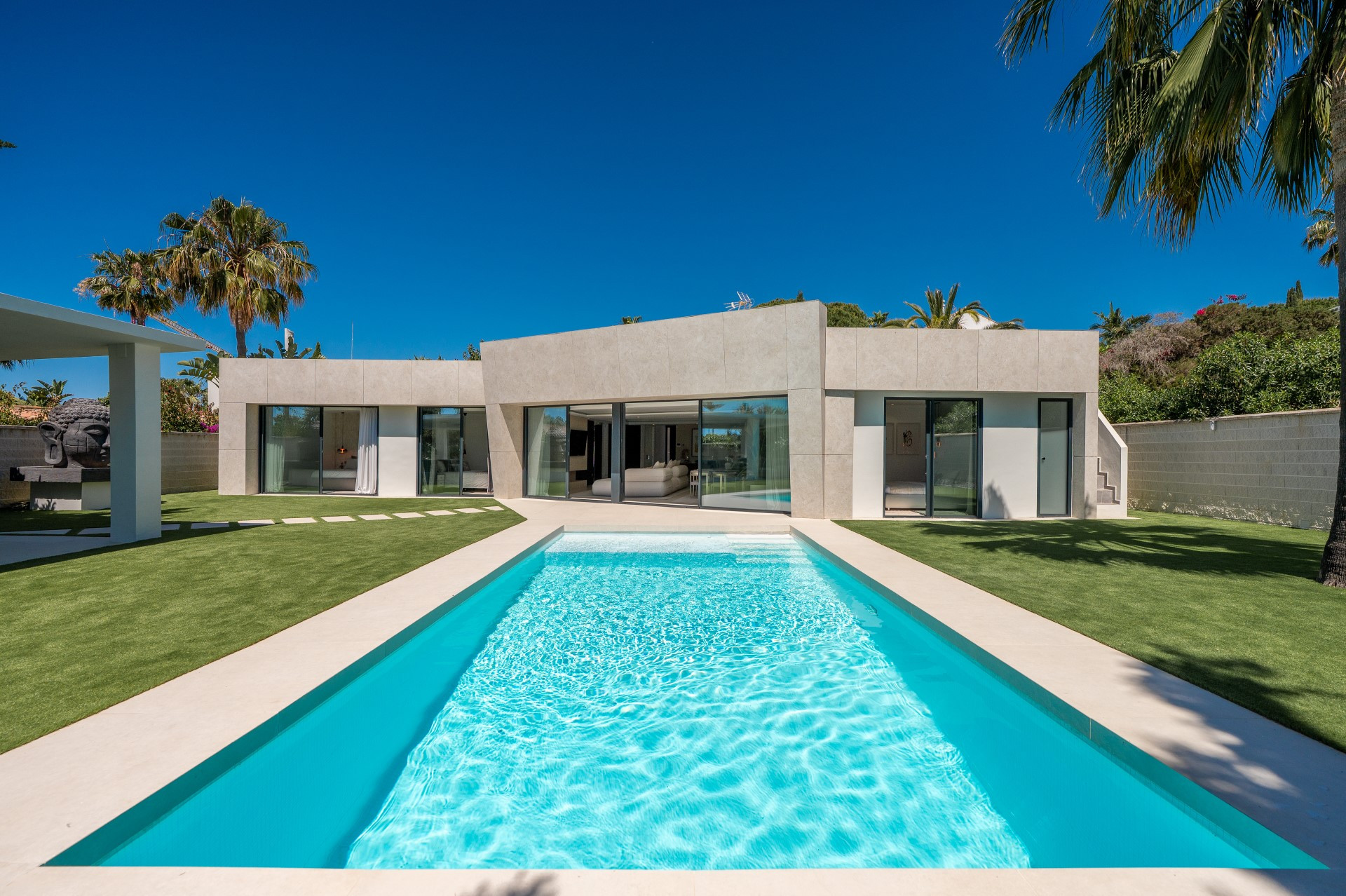 Unique modern 4 bedroom beachside villa in Marbesa