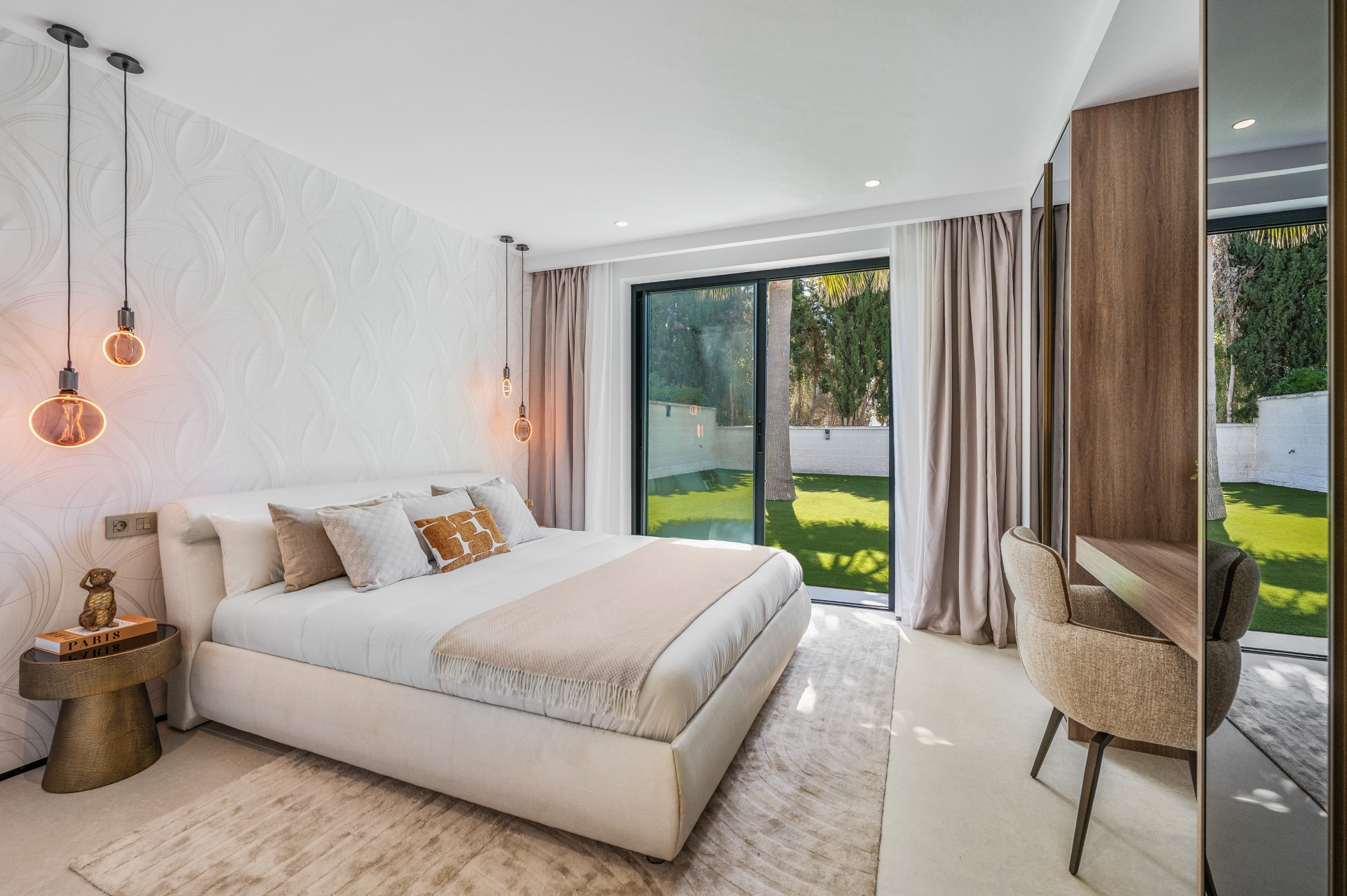 Unique modern 4 bedroom beachside villa in Marbesa