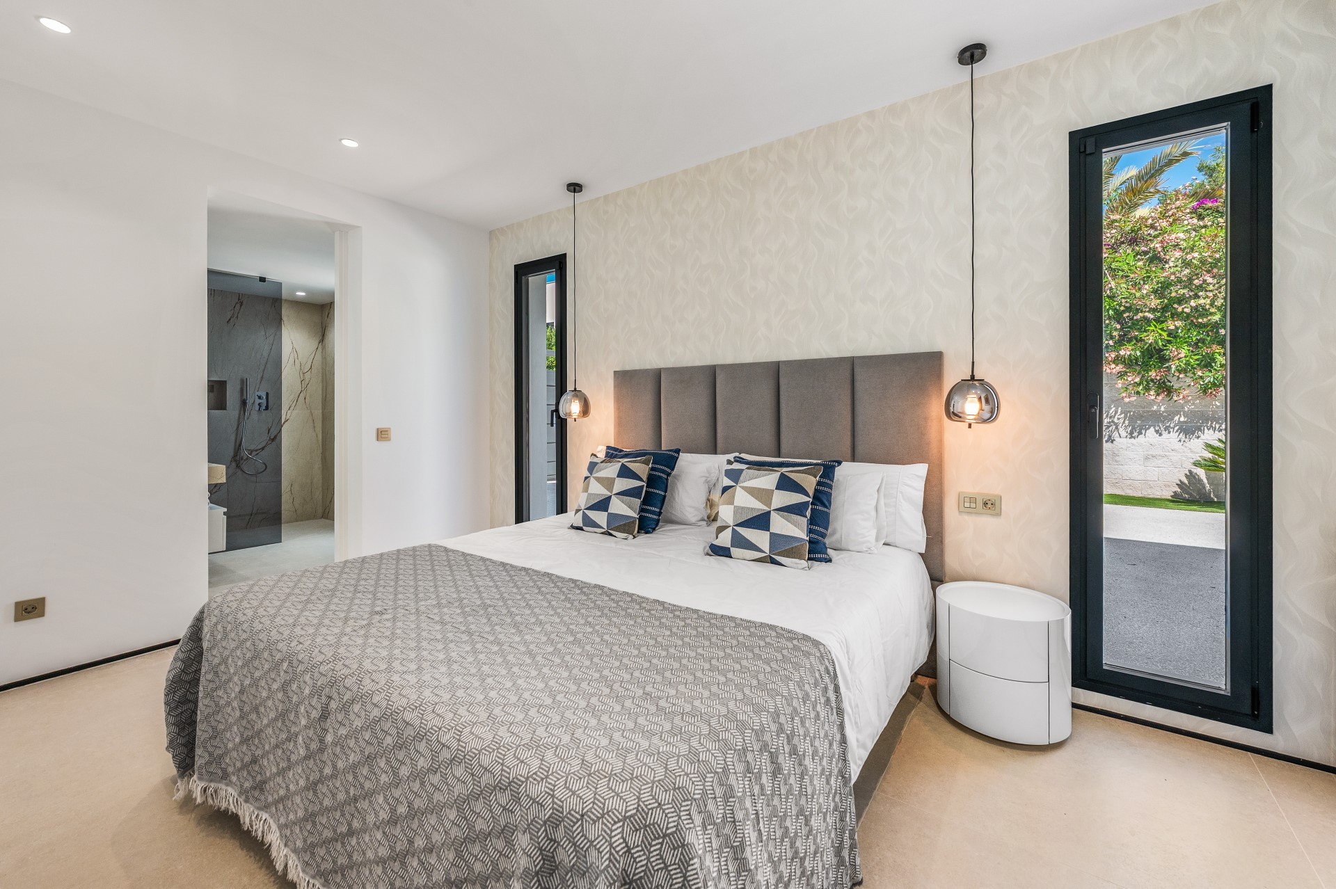 Unique modern 4 bedroom beachside villa in Marbesa