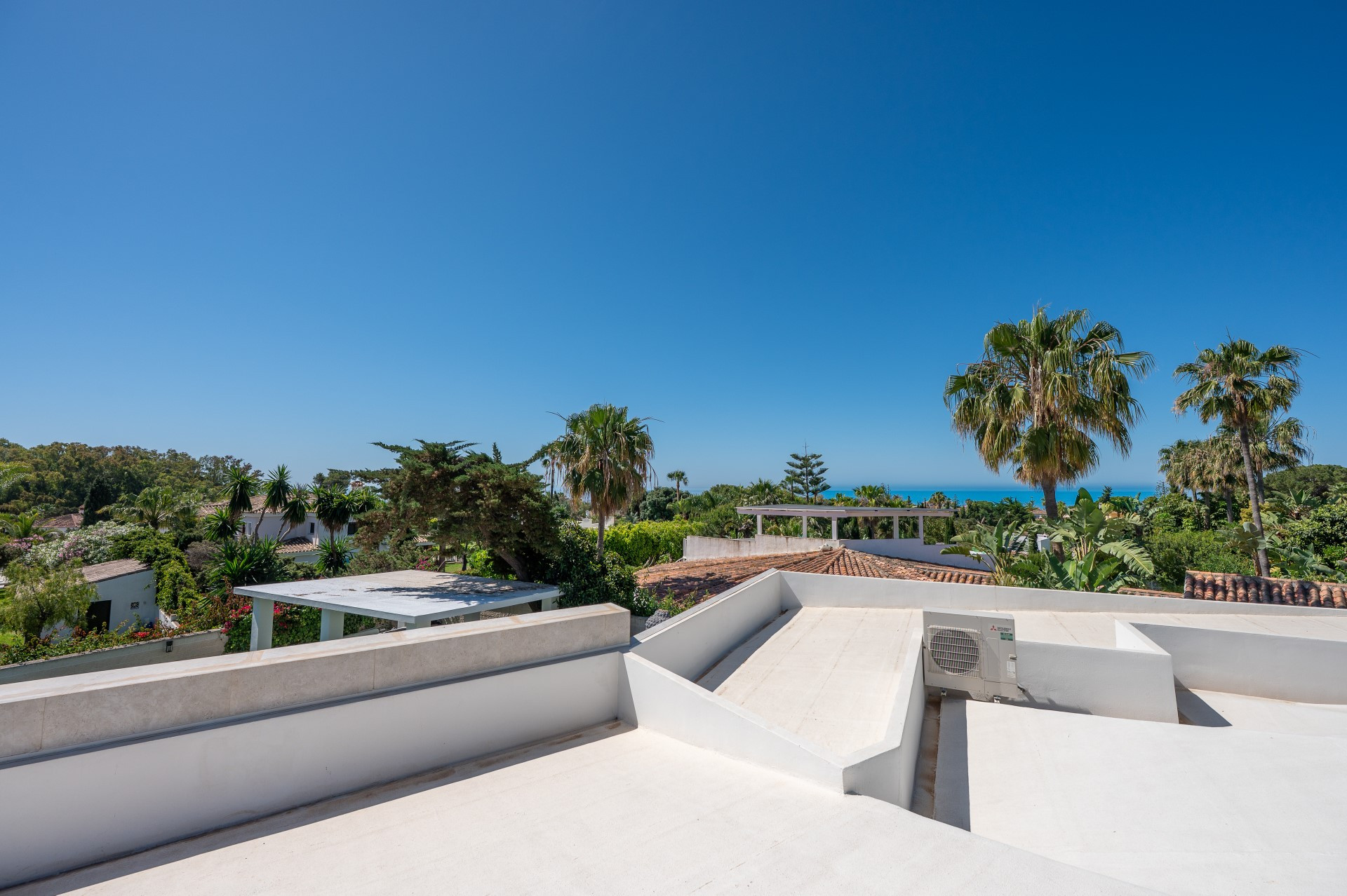 Unique modern 4 bedroom beachside villa in Marbesa