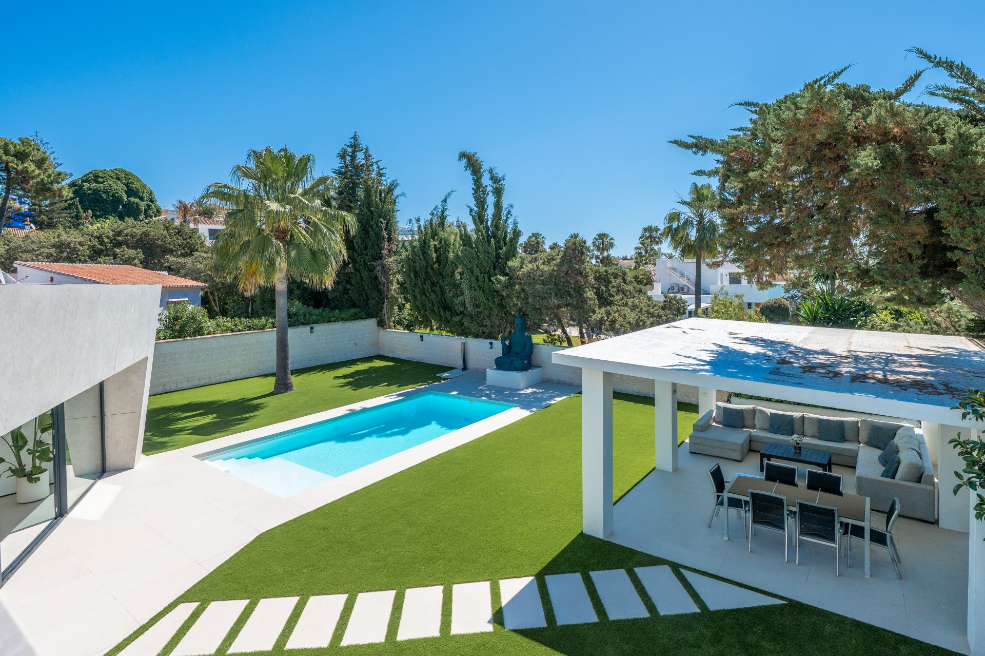 Unique modern 4 bedroom beachside villa in Marbesa