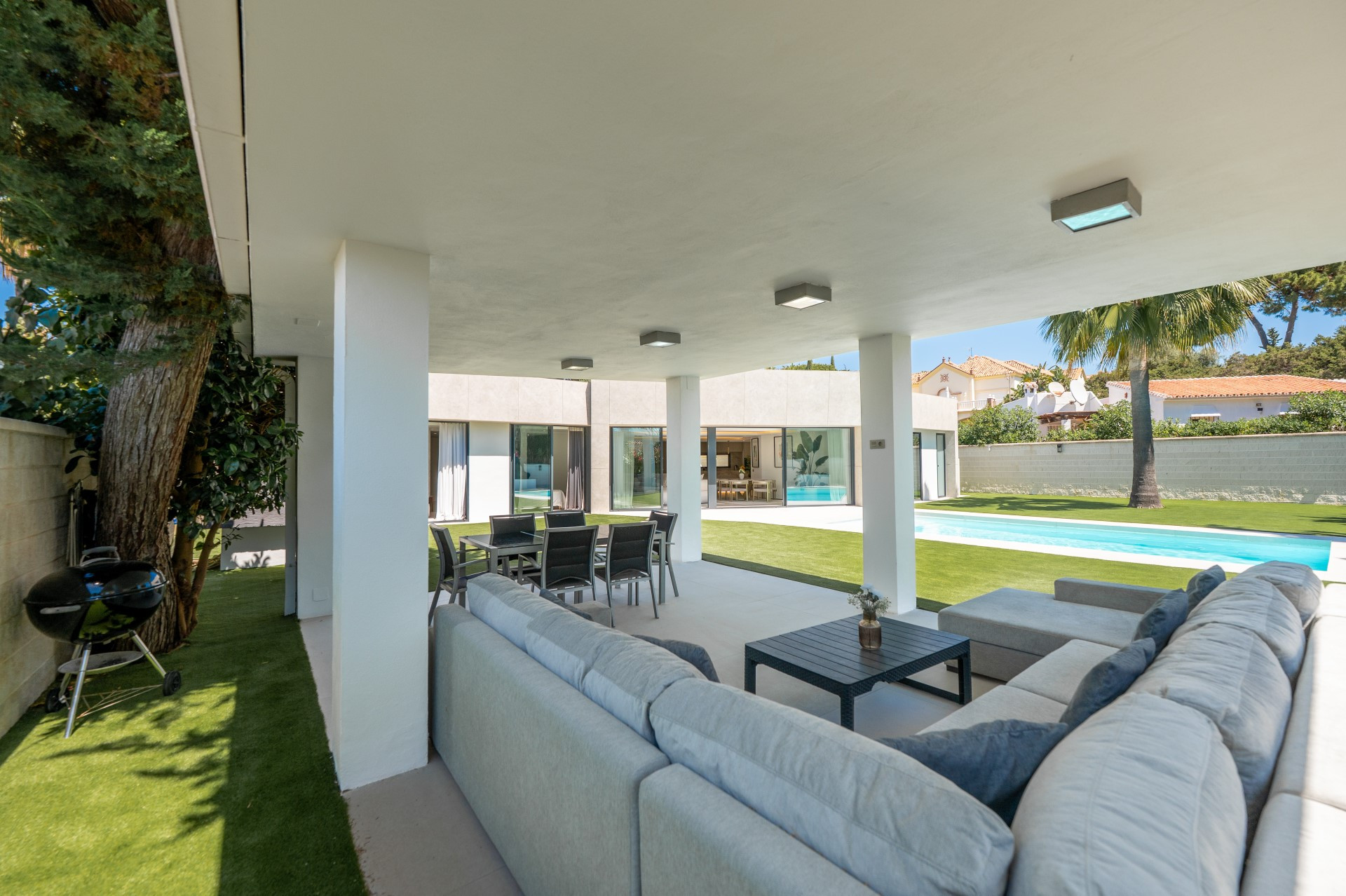 Unique modern 4 bedroom beachside villa in Marbesa