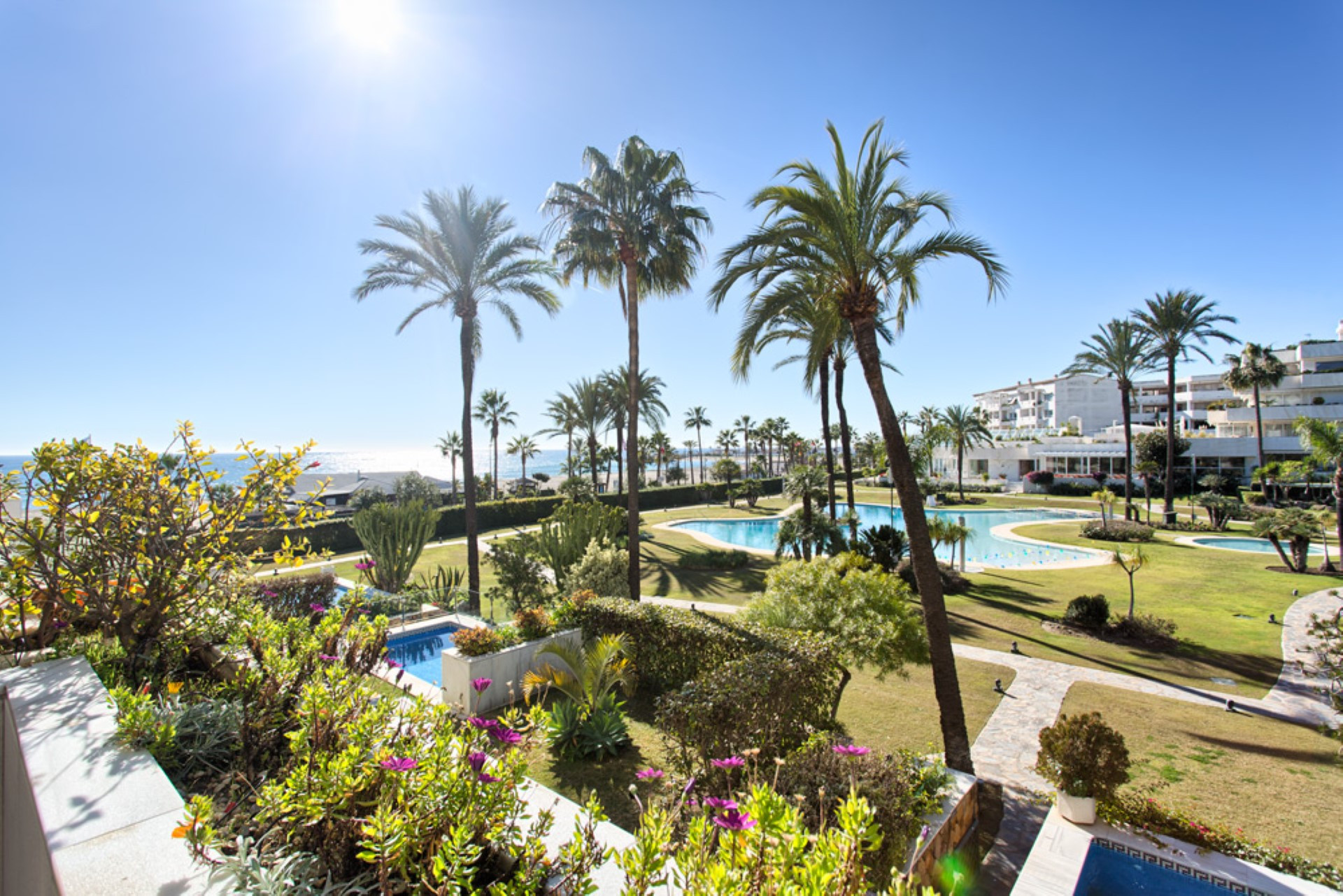 Stunning  3 bedrooms apartment  in  Los Granados,  firstline beach in Puerto Banus