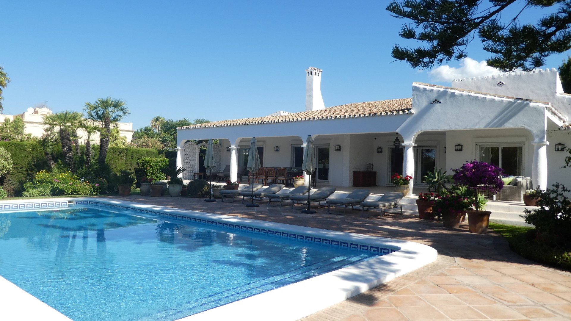 Mediterranean one floor villa recently refurbished in Atalaya Baja, Estepona