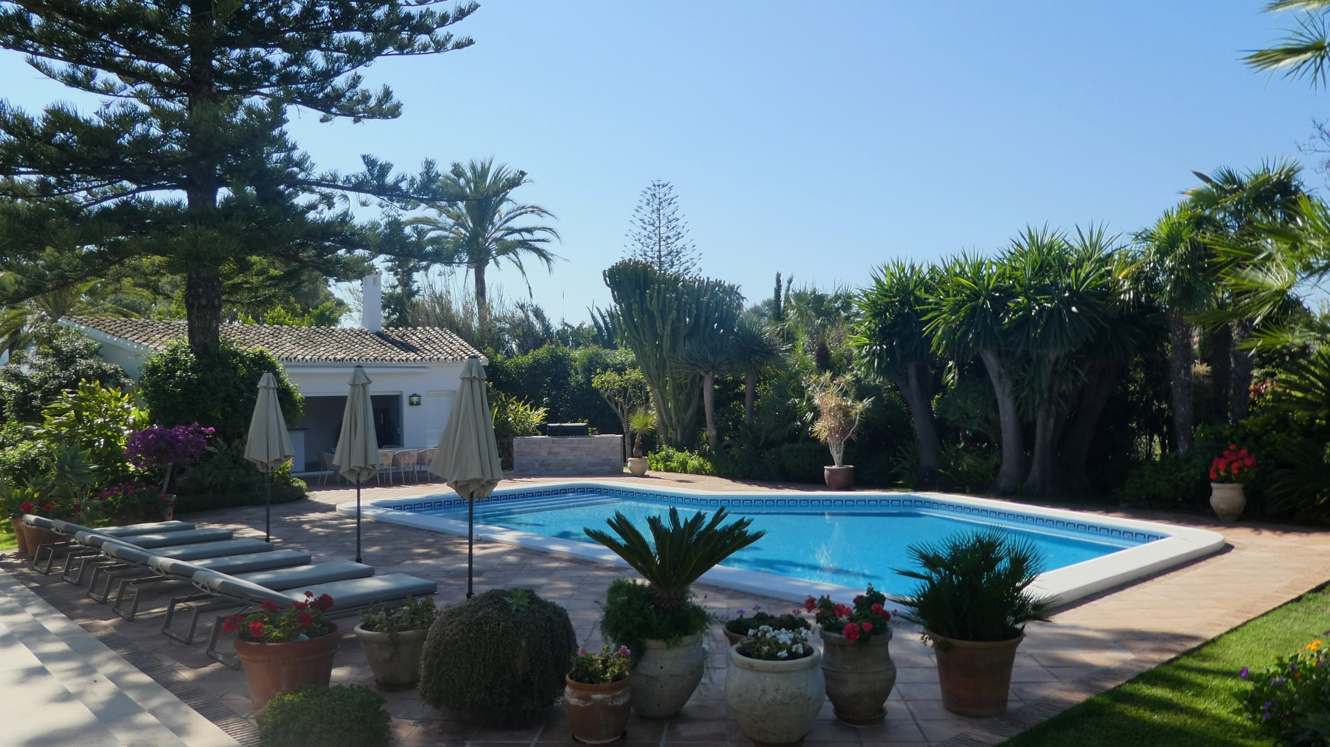 Mediterranean one floor villa recently refurbished in Atalaya Baja, Estepona