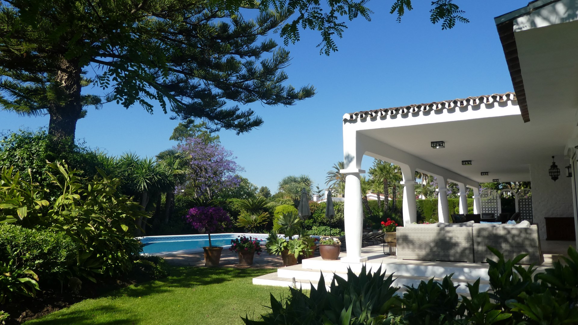 Mediterranean one floor villa recently refurbished in Atalaya Baja, Estepona