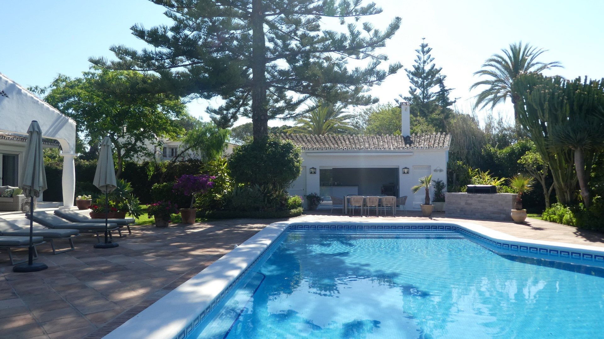 Mediterranean one floor villa recently refurbished in Atalaya Baja, Estepona