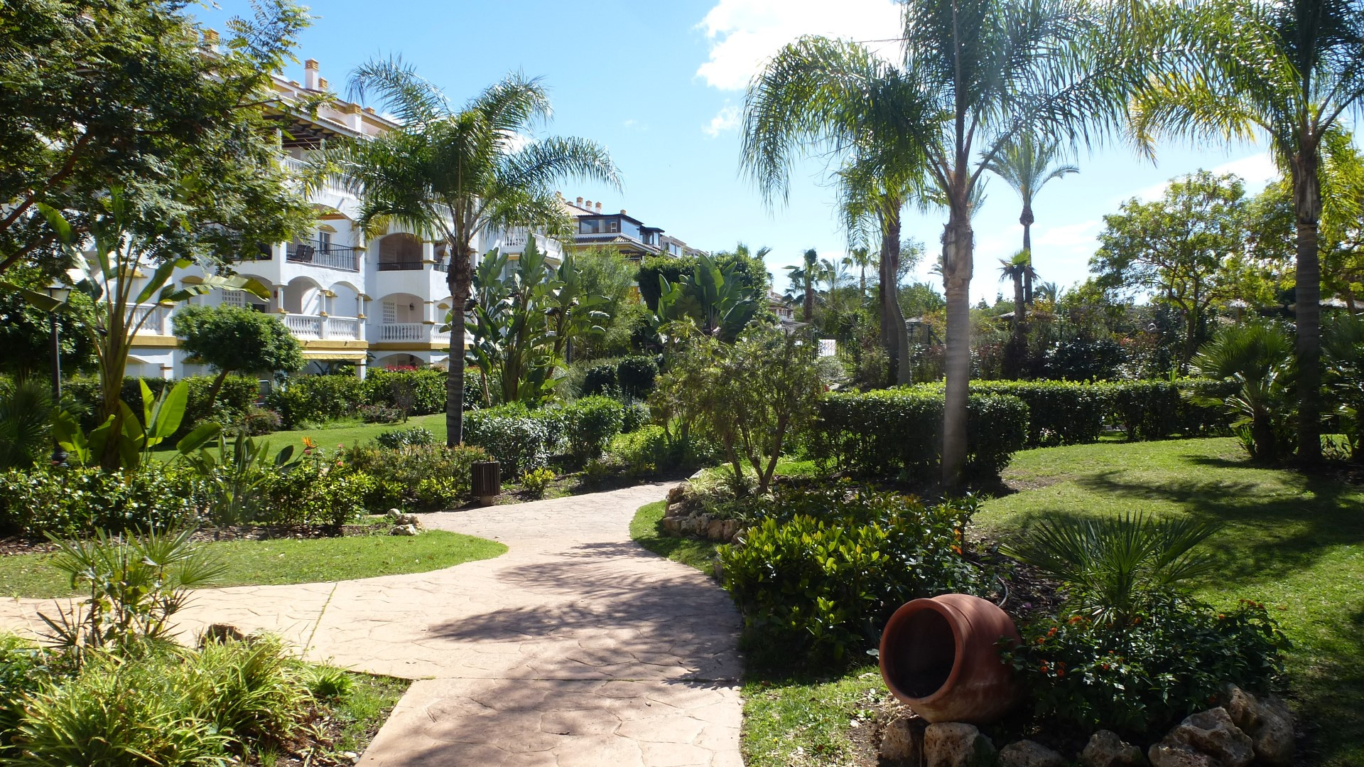 Perfectly located 3 bedroom penthouse in La Dama de Noche, Nueva Andalucia