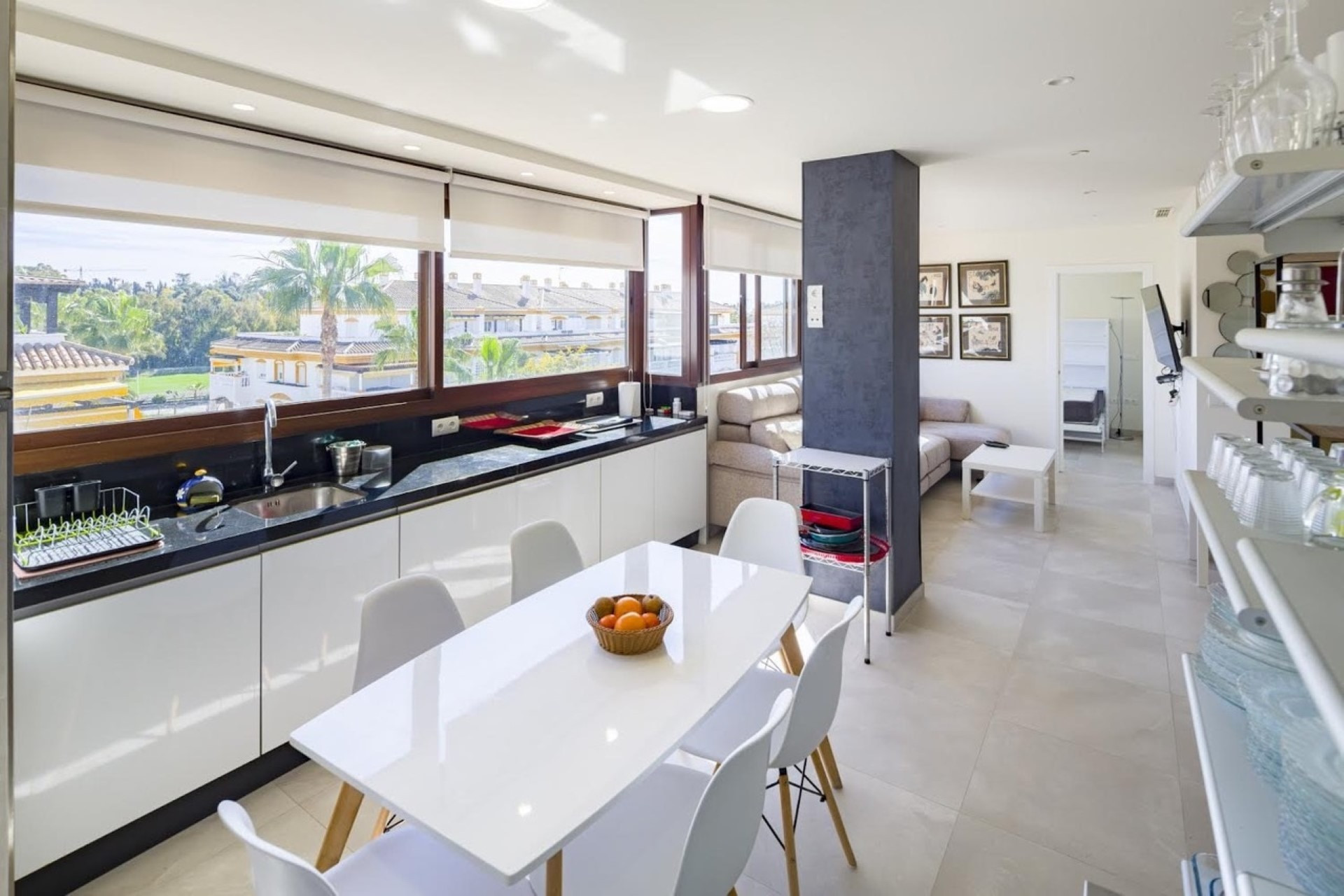 Perfectly located 3 bedroom penthouse in La Dama de Noche, Nueva Andalucia