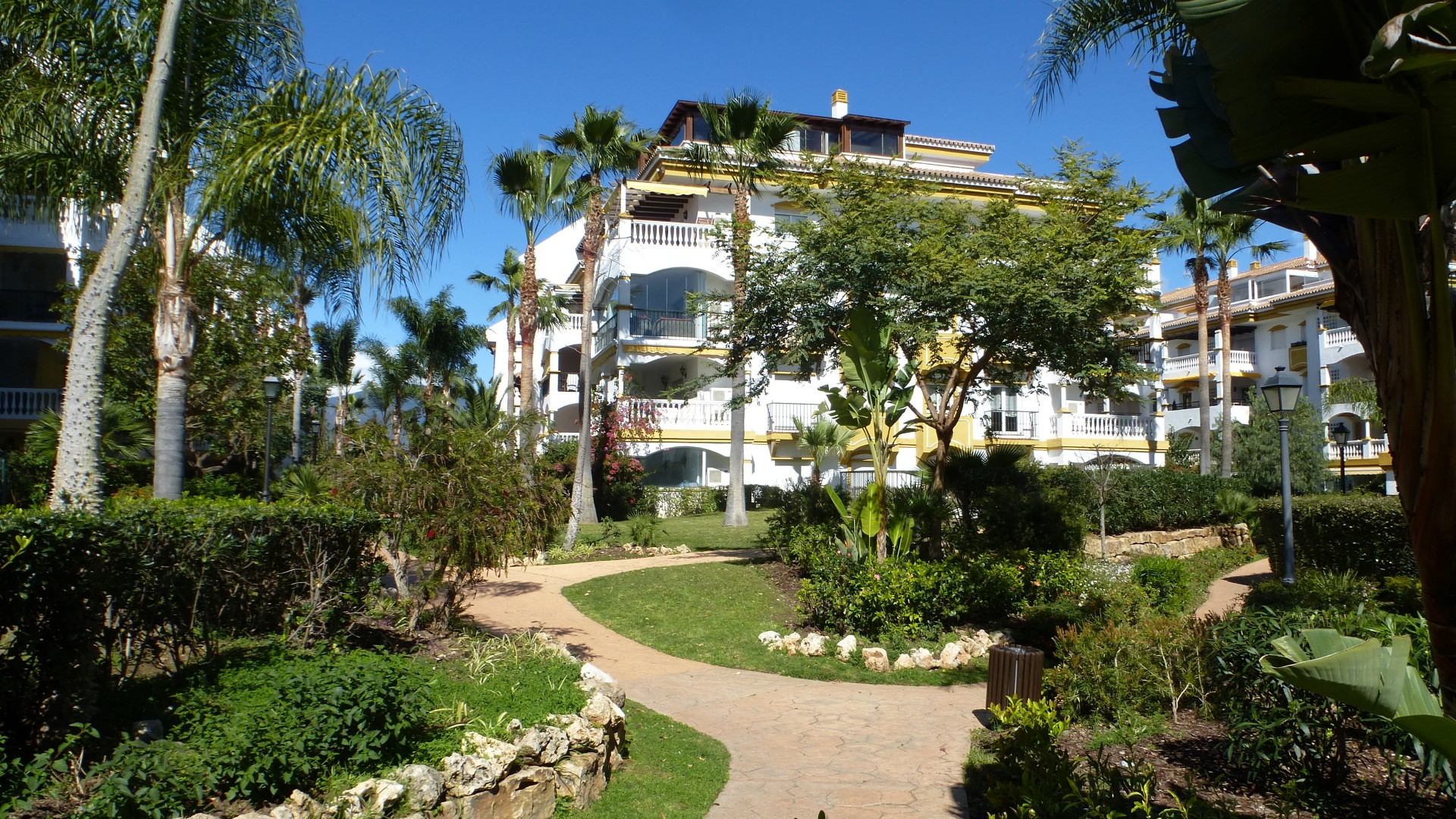 Perfectly located 3 bedroom penthouse in La Dama de Noche, Nueva Andalucia
