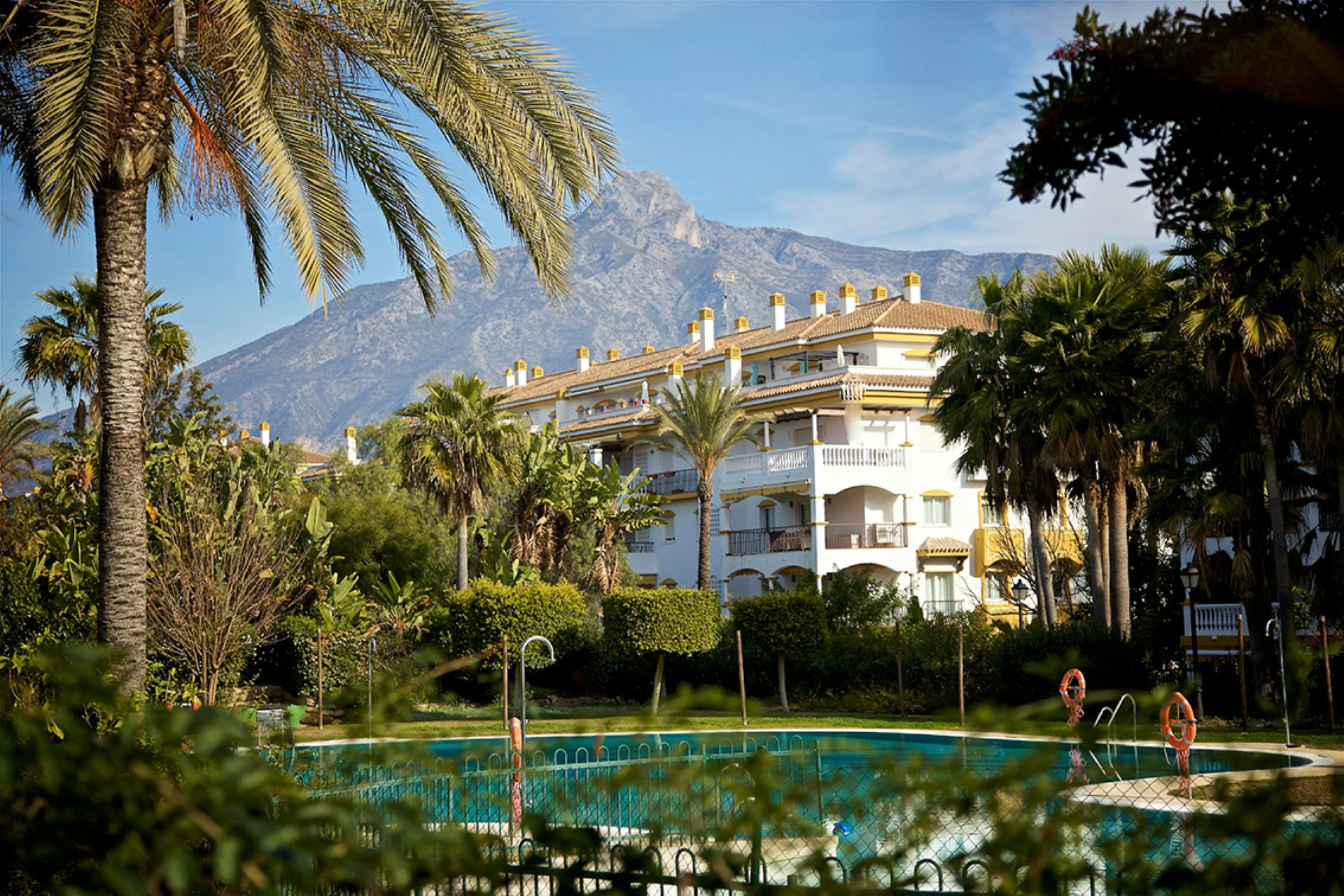 Perfectly located 3 bedroom penthouse in La Dama de Noche, Nueva Andalucia