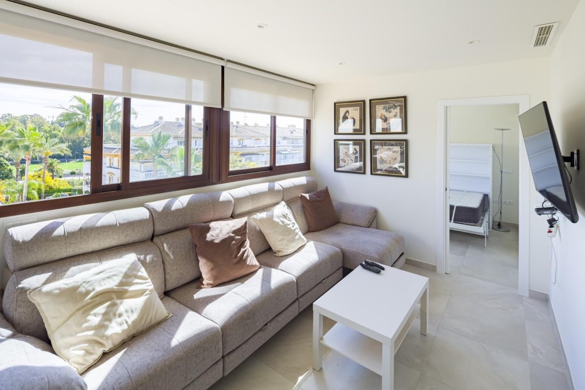 Perfectly located 3 bedroom penthouse in La Dama de Noche, Nueva Andalucia