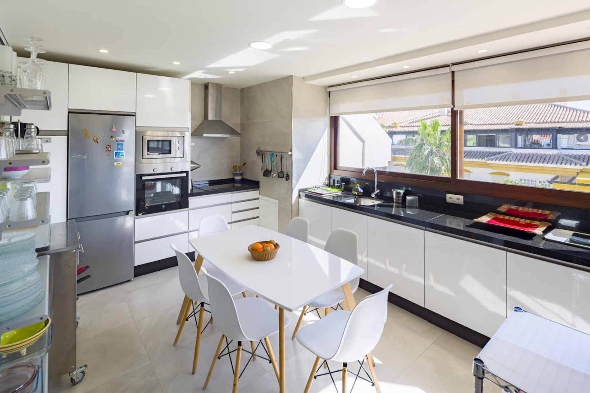 Perfectly located 3 bedroom penthouse in La Dama de Noche, Nueva Andalucia