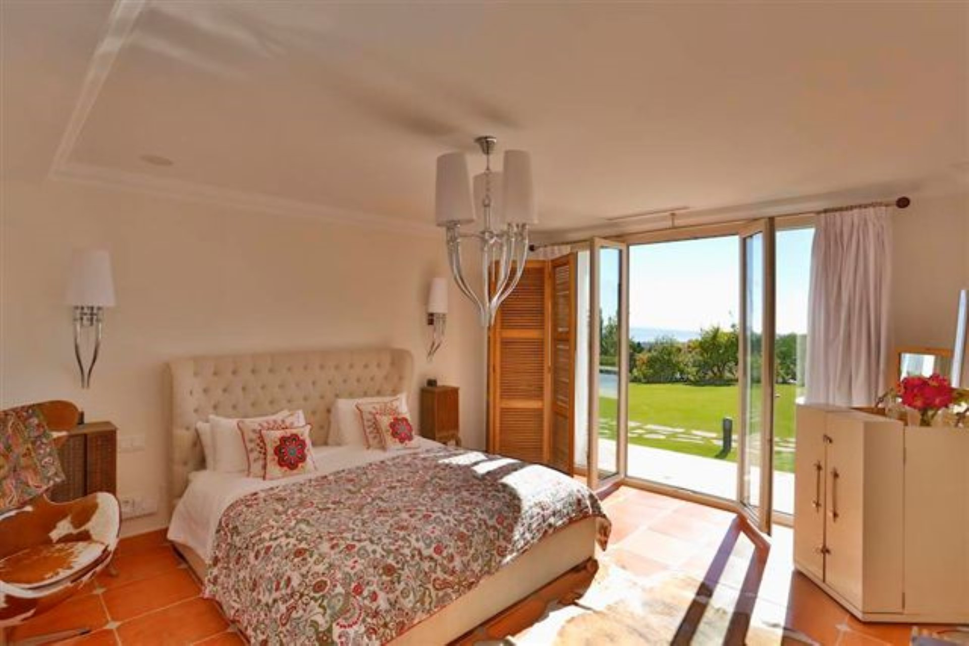 Exclusiva villa de diseño de 7 dormitorios en Marbella Hill Club, Golden Mile