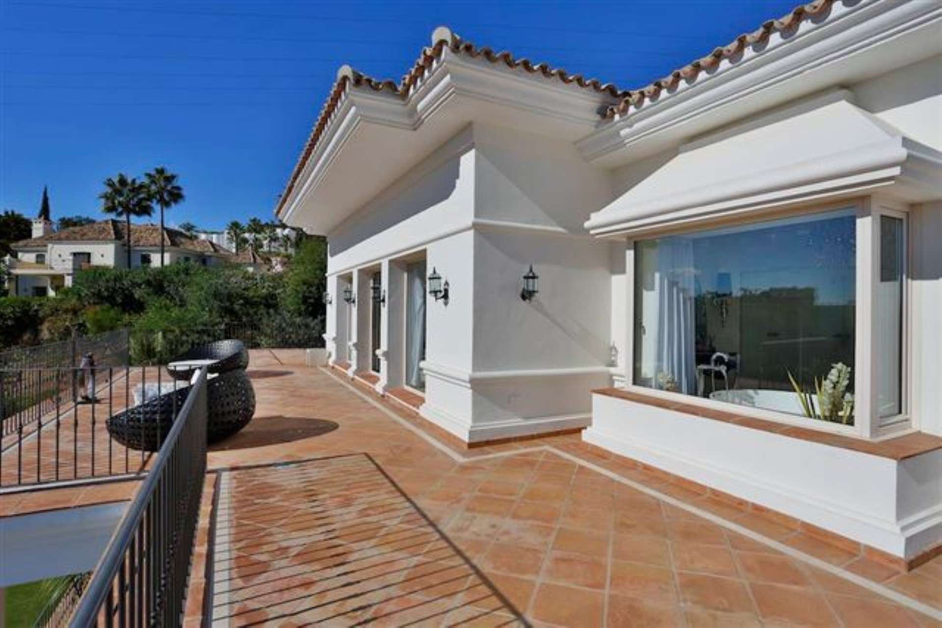 Exclusiva villa de diseño de 7 dormitorios en Marbella Hill Club, Golden Mile