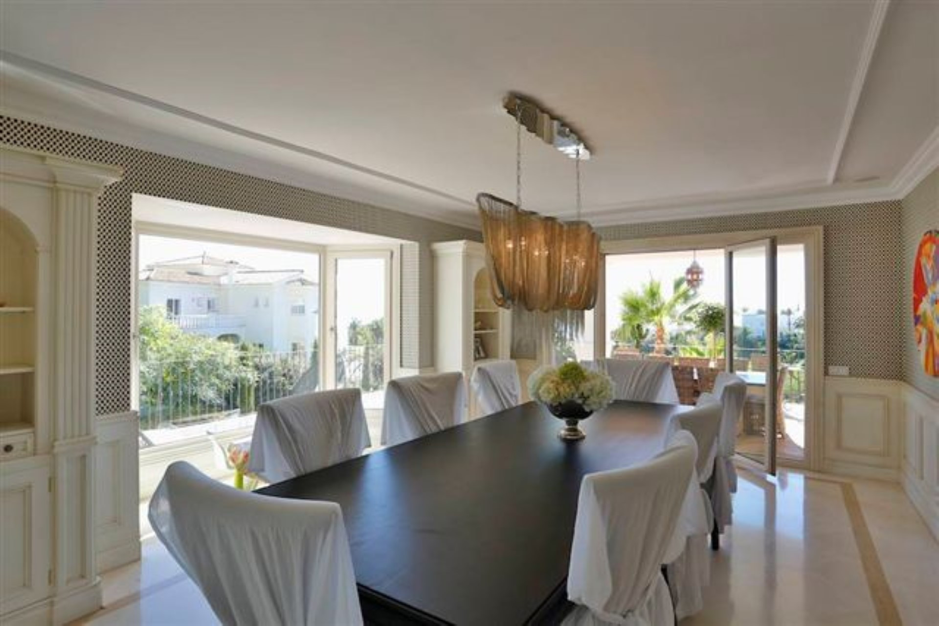 Exclusiva villa de diseño de 7 dormitorios en Marbella Hill Club, Golden Mile