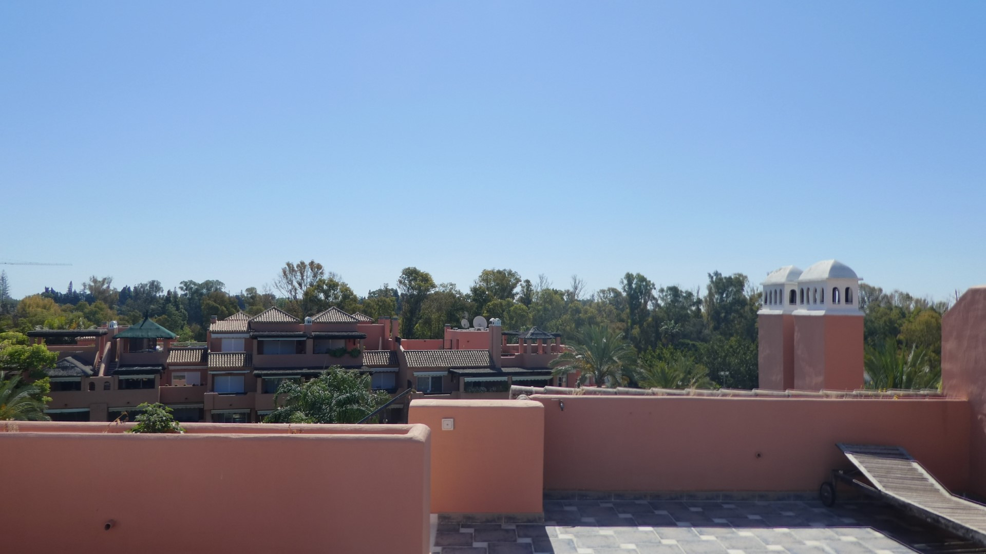 A spacious 3 bedroom duplex penthouse in Alhambra del Golf, Estepona