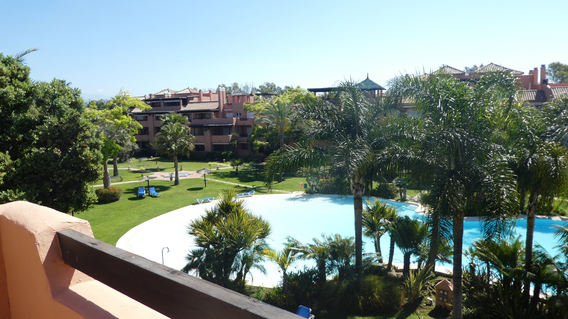 A spacious 3 bedroom duplex penthouse in Alhambra del Golf, Estepona