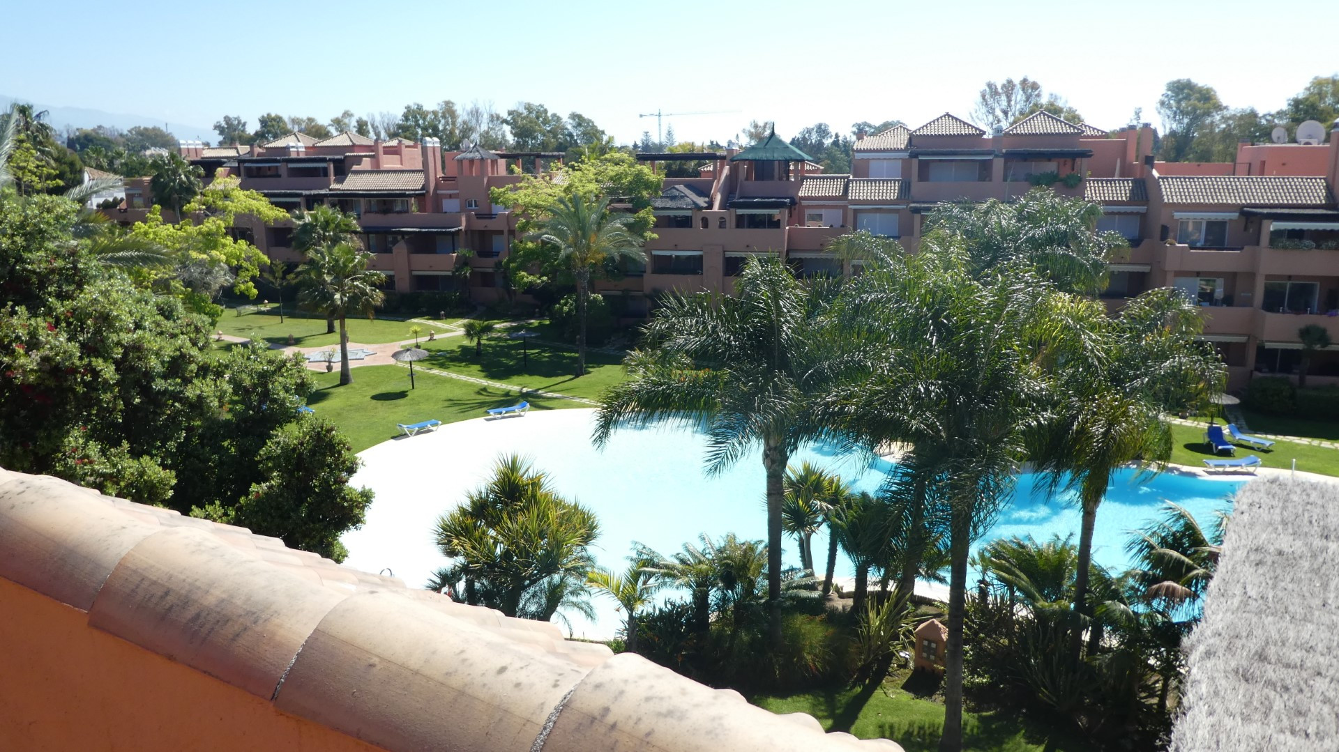 A spacious 3 bedroom duplex penthouse in Alhambra del Golf, Estepona