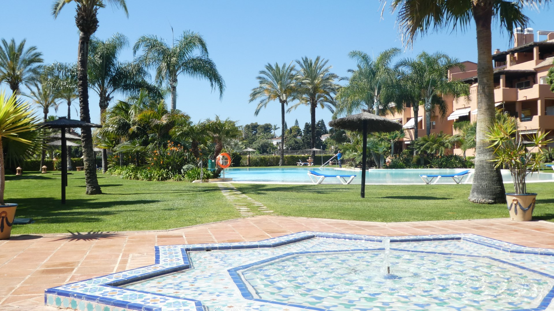 A spacious 3 bedroom duplex penthouse in Alhambra del Golf, Estepona