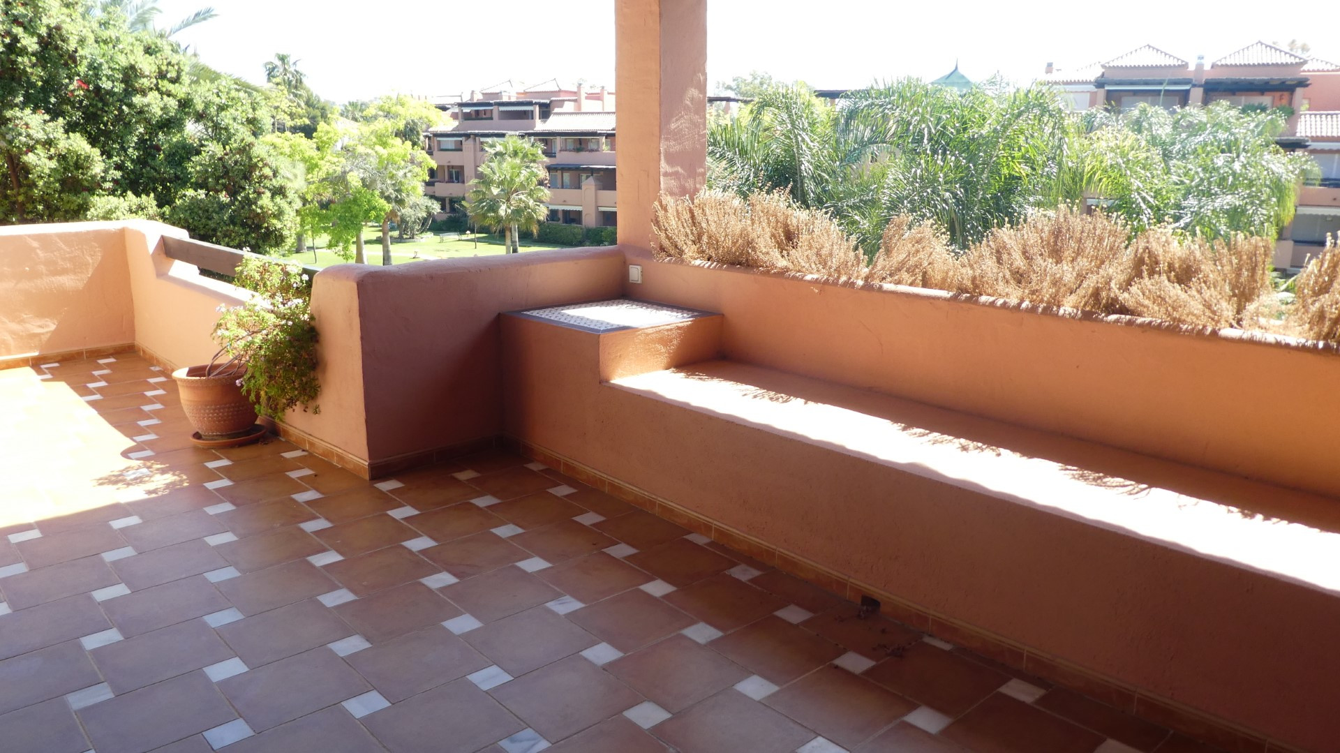 A spacious 3 bedroom duplex penthouse in Alhambra del Golf, Estepona