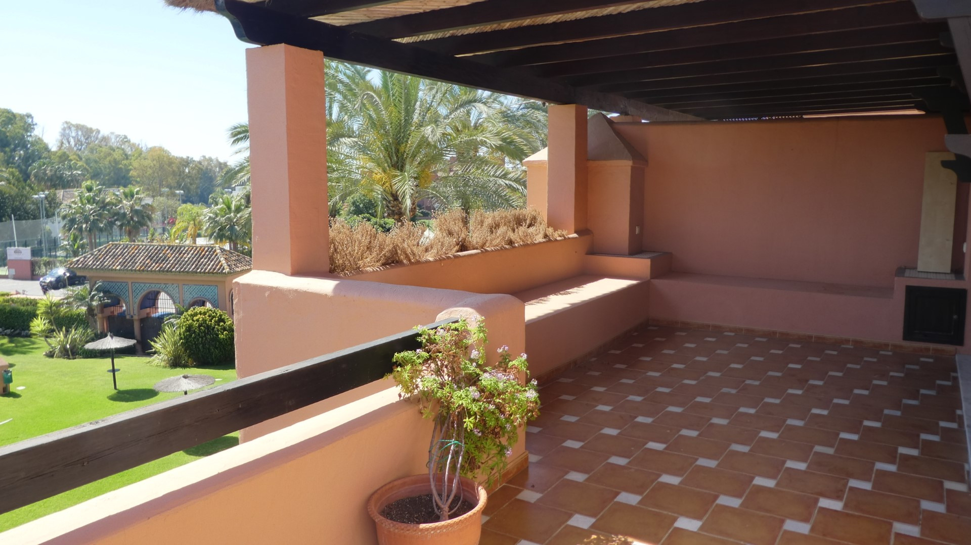 A spacious 3 bedroom duplex penthouse in Alhambra del Golf, Estepona