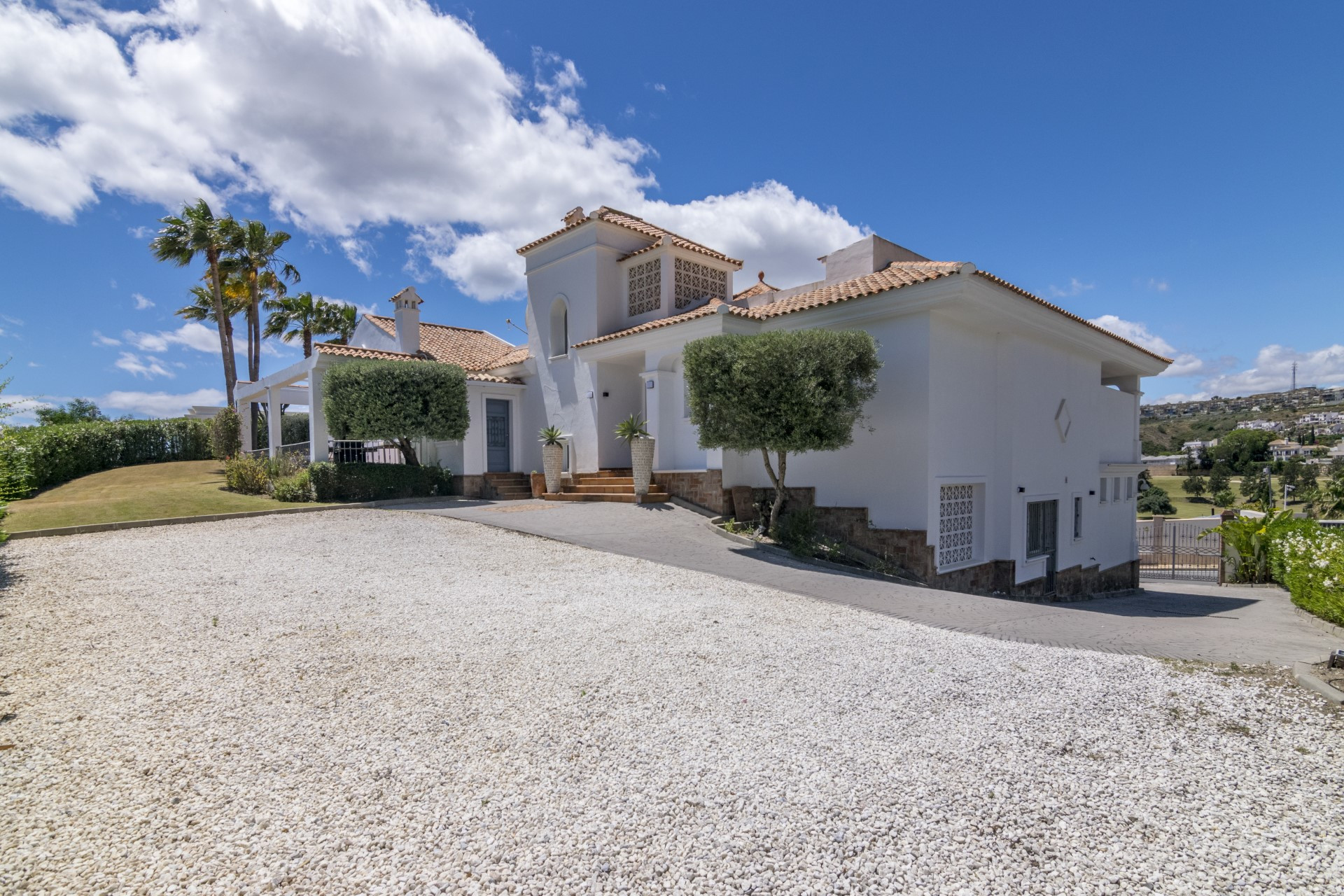 Sophisticated 6 bedroom villa in La Alquería, Benahavís