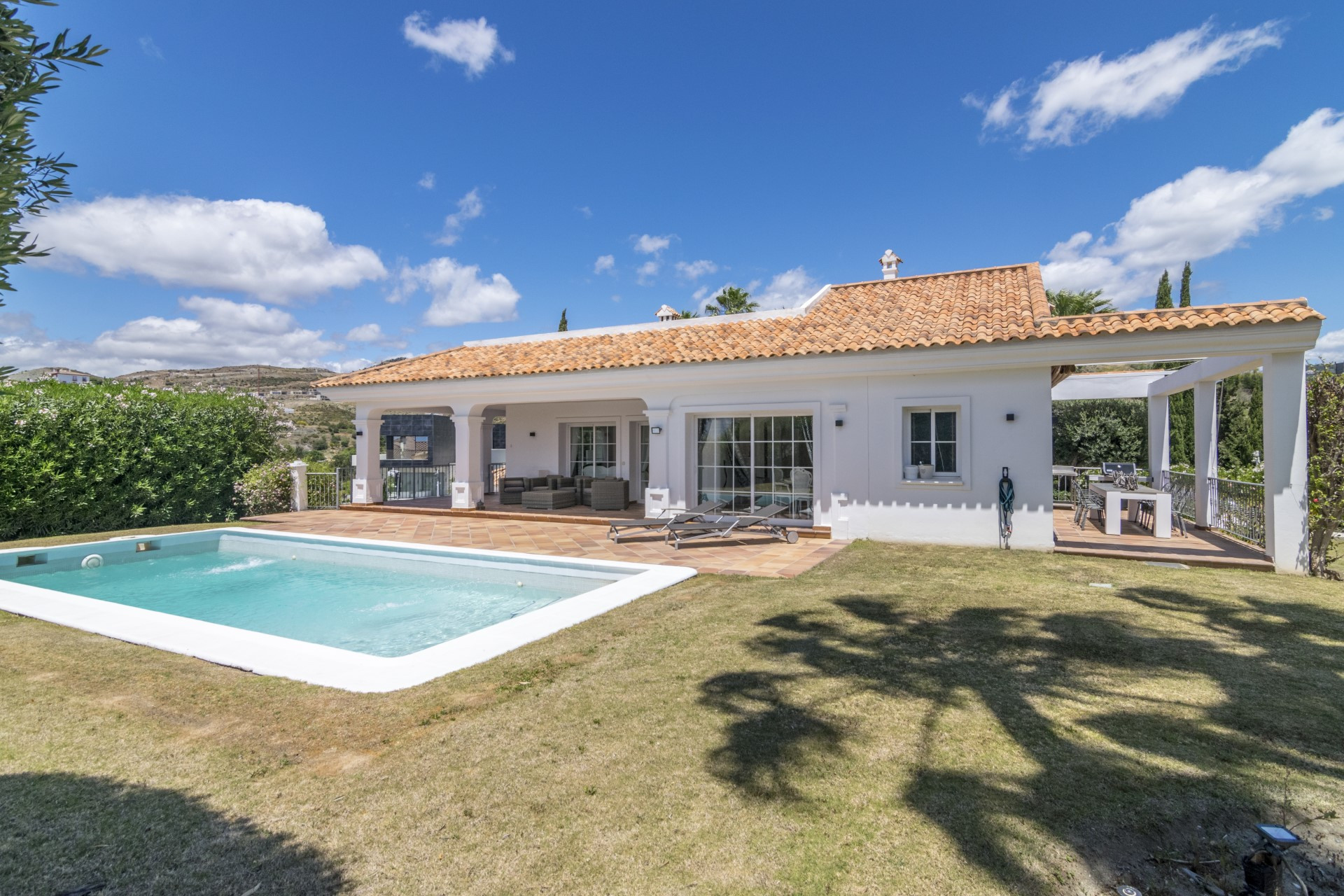 Sophisticated 6 bedroom villa in La Alquería, Benahavís