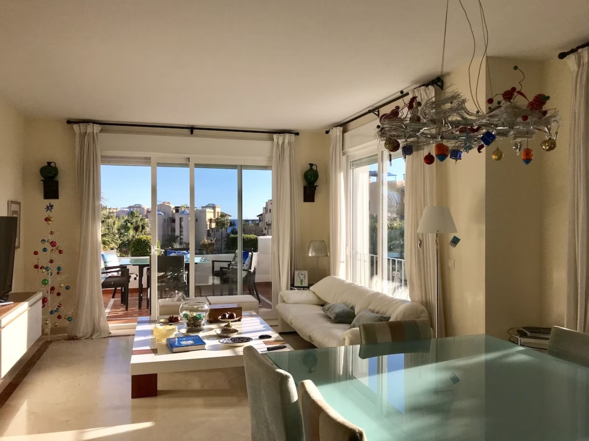 A spacious 3 bedroom apartment in Costalita, Estepona