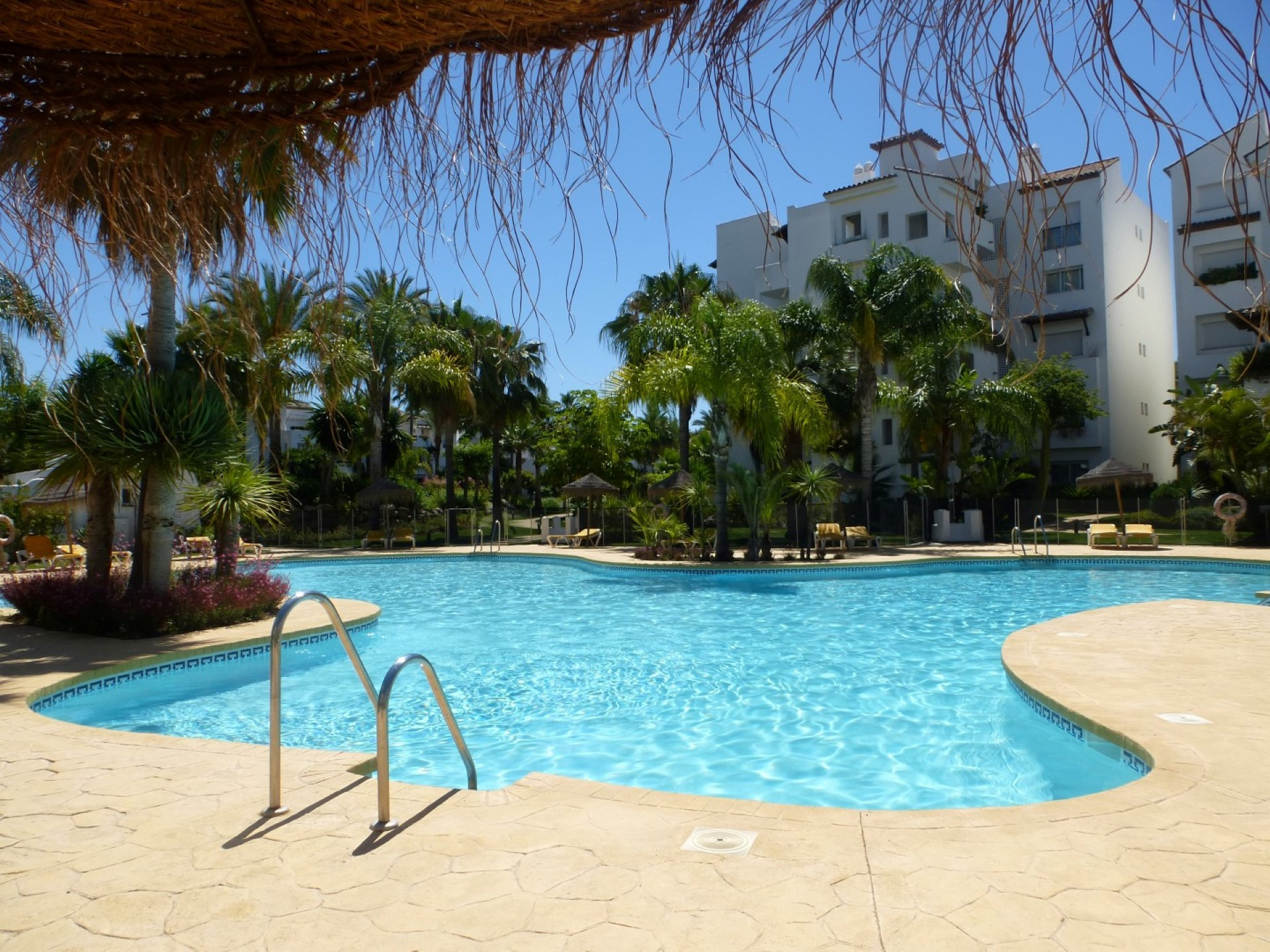 A spacious 3 bedroom apartment in Costalita, Estepona