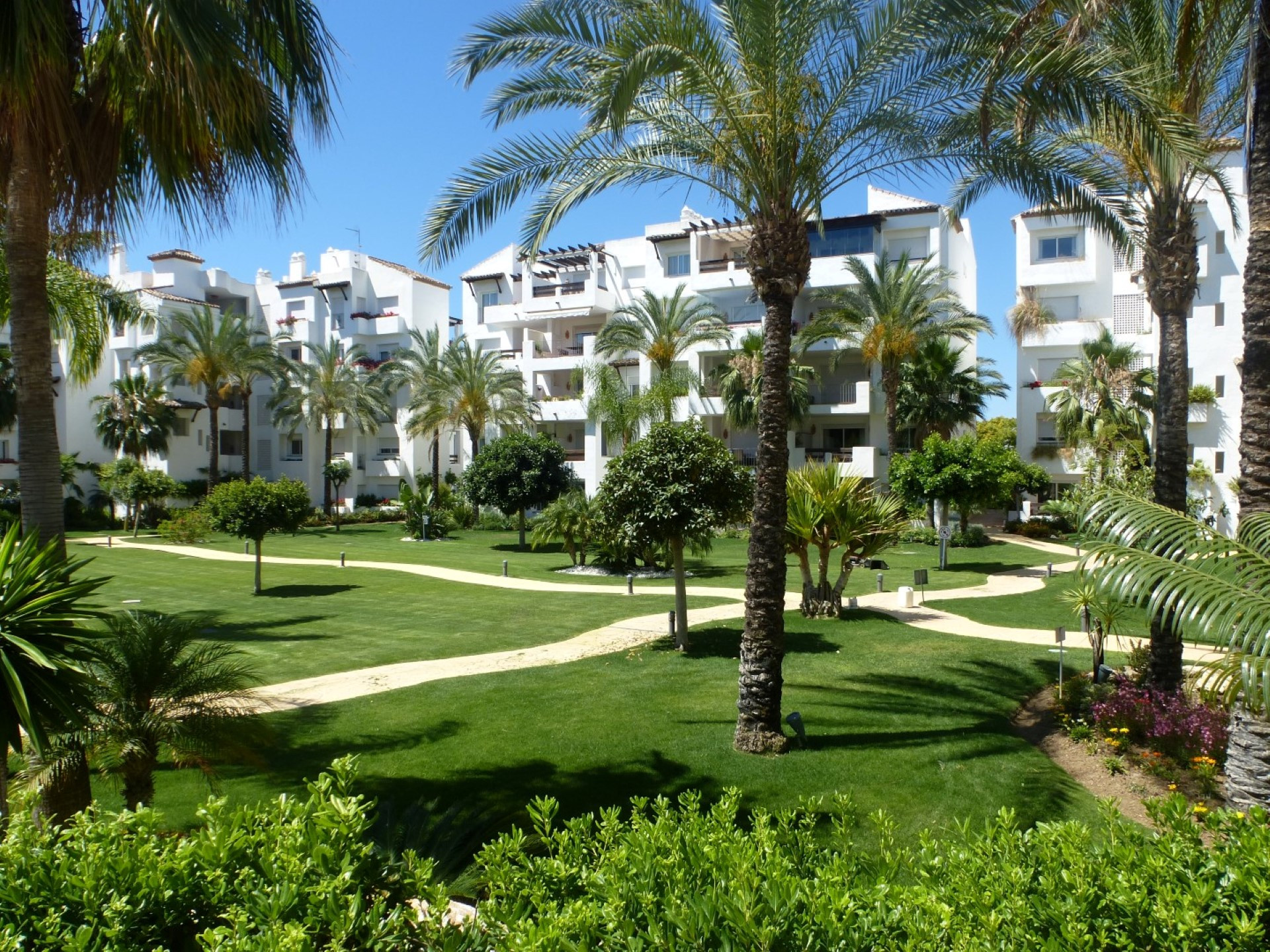 A spacious 3 bedroom apartment in Costalita, Estepona