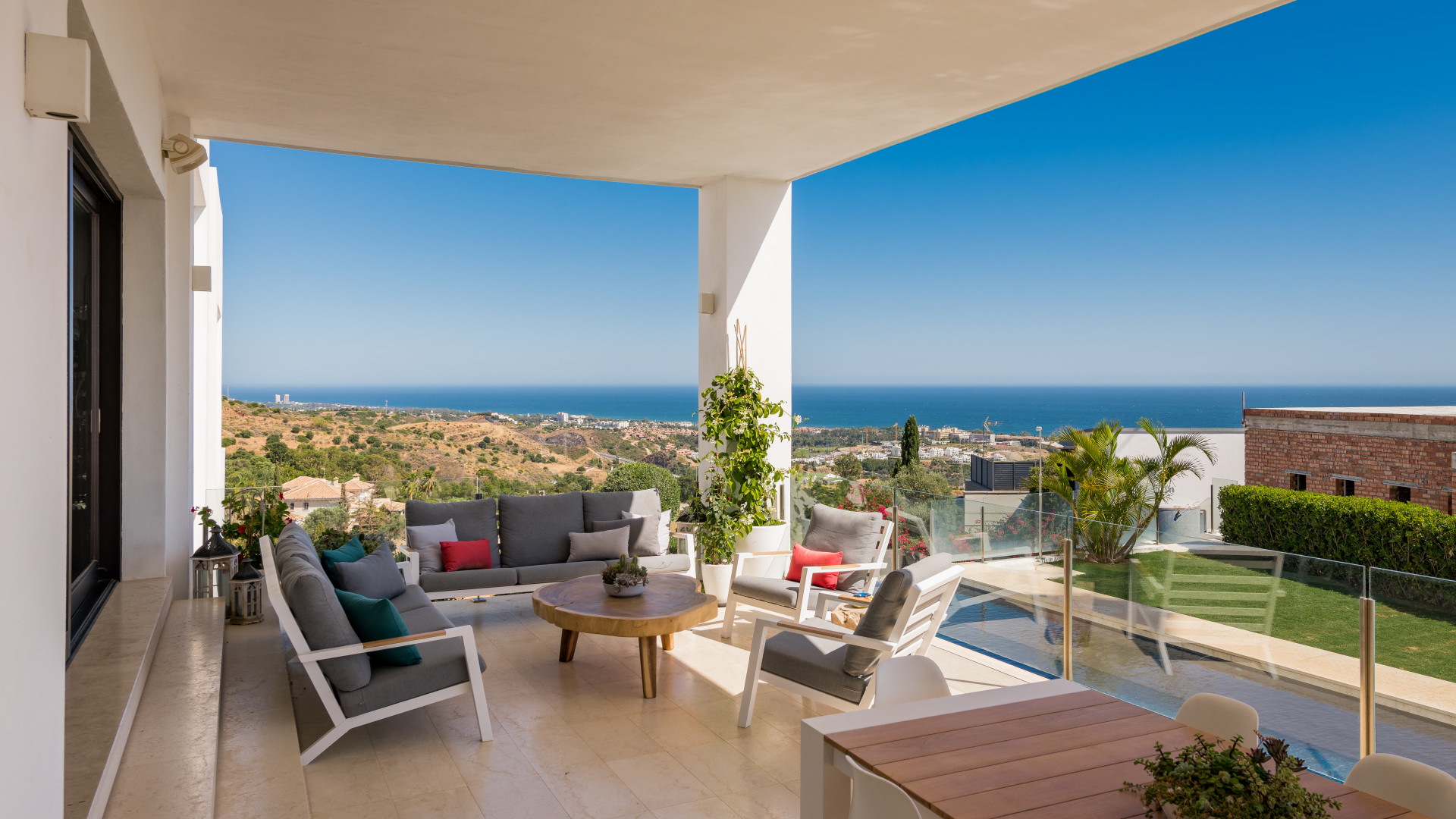 Newly built designer villa with stunning panoramic sea views in Altos de los Monteros