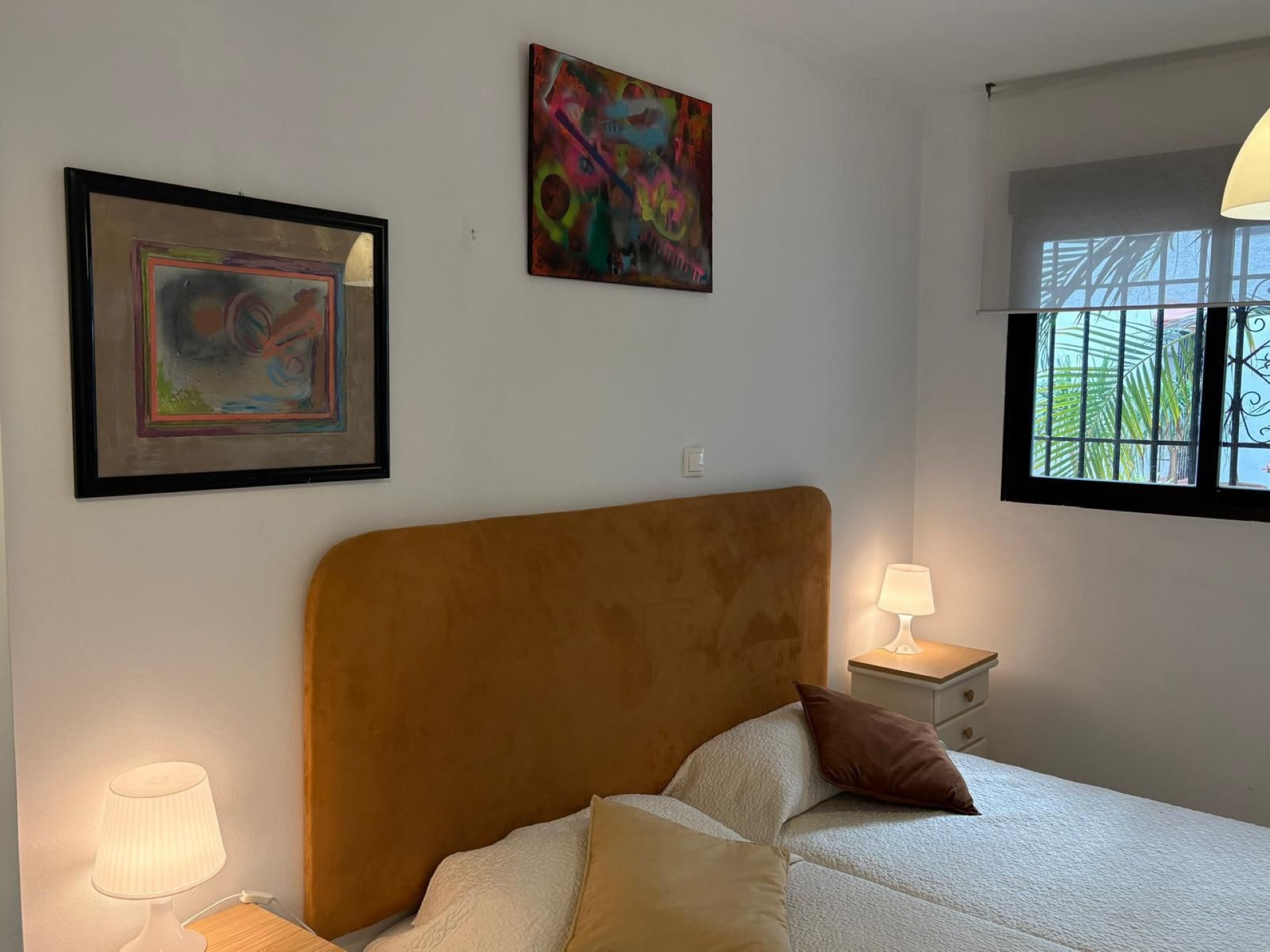 El encantador apartamento en planta baja de 3 dormitorios en Jardines del Puerto, Puerto Banus, Marbella.