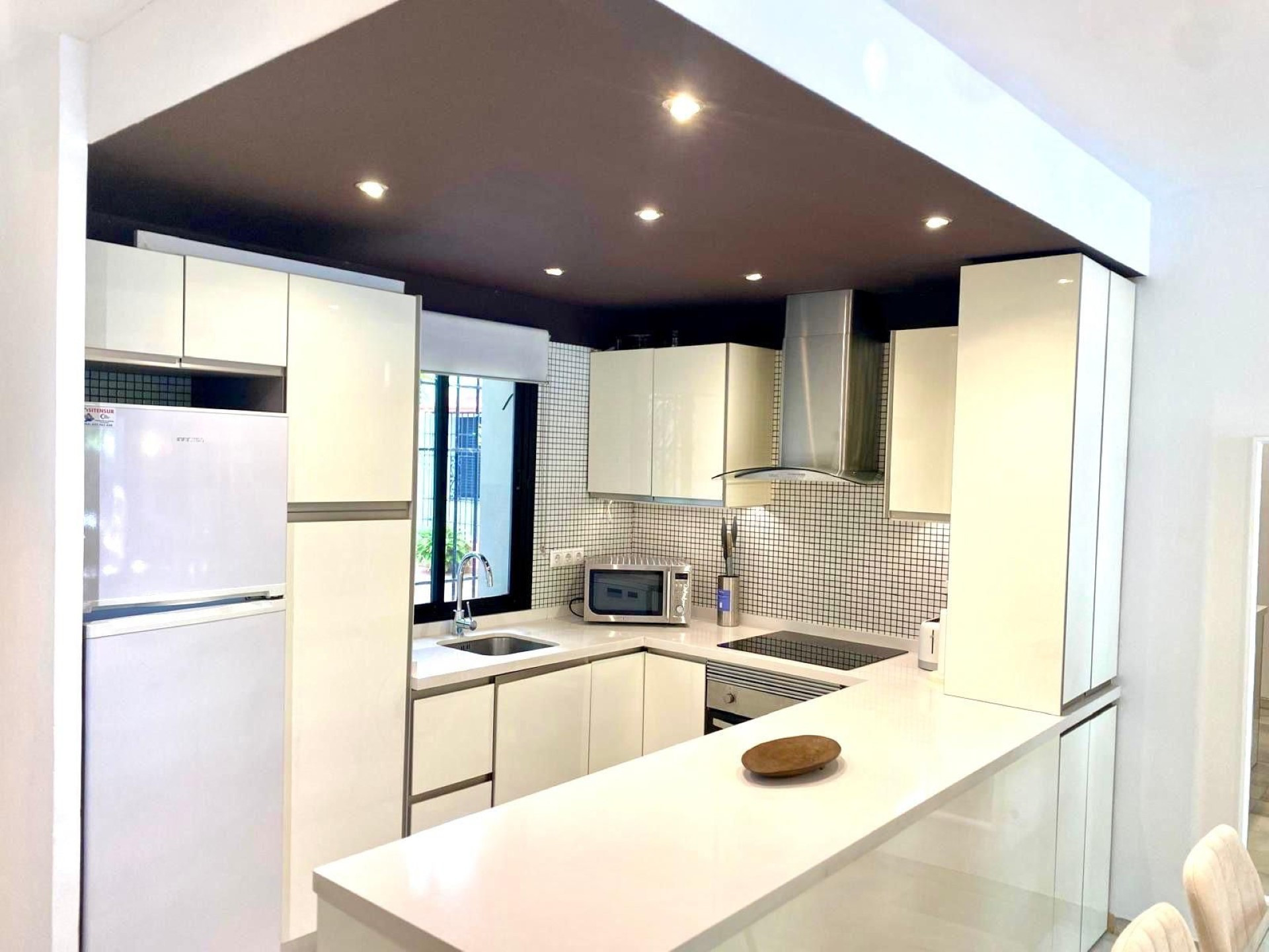 El encantador apartamento en planta baja de 3 dormitorios en Jardines del Puerto, Puerto Banus, Marbella.