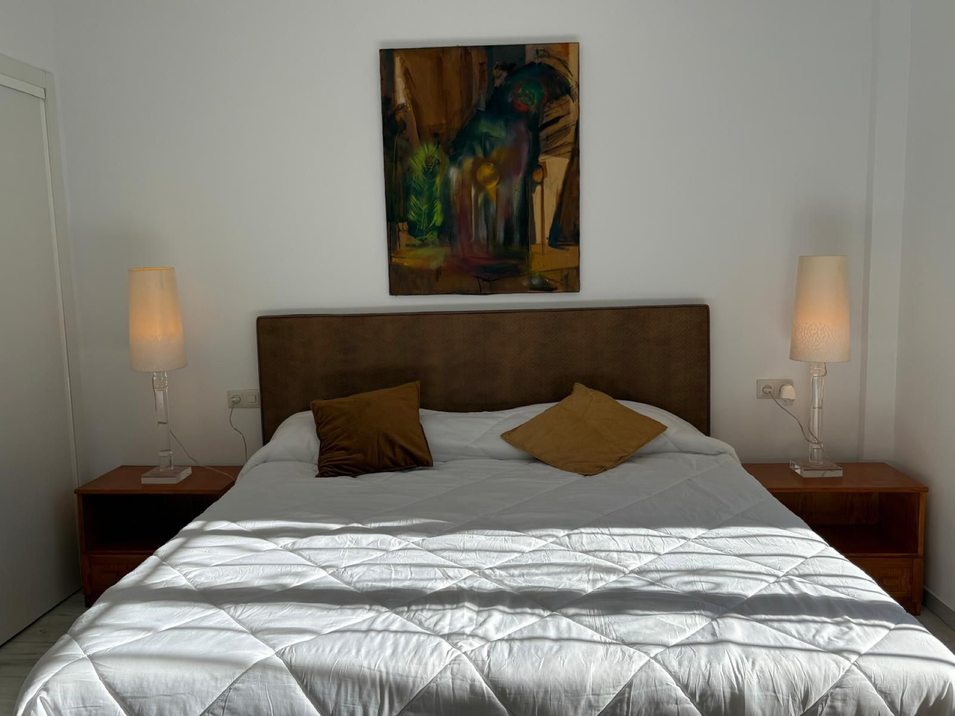 El encantador apartamento en planta baja de 3 dormitorios en Jardines del Puerto, Puerto Banus, Marbella.