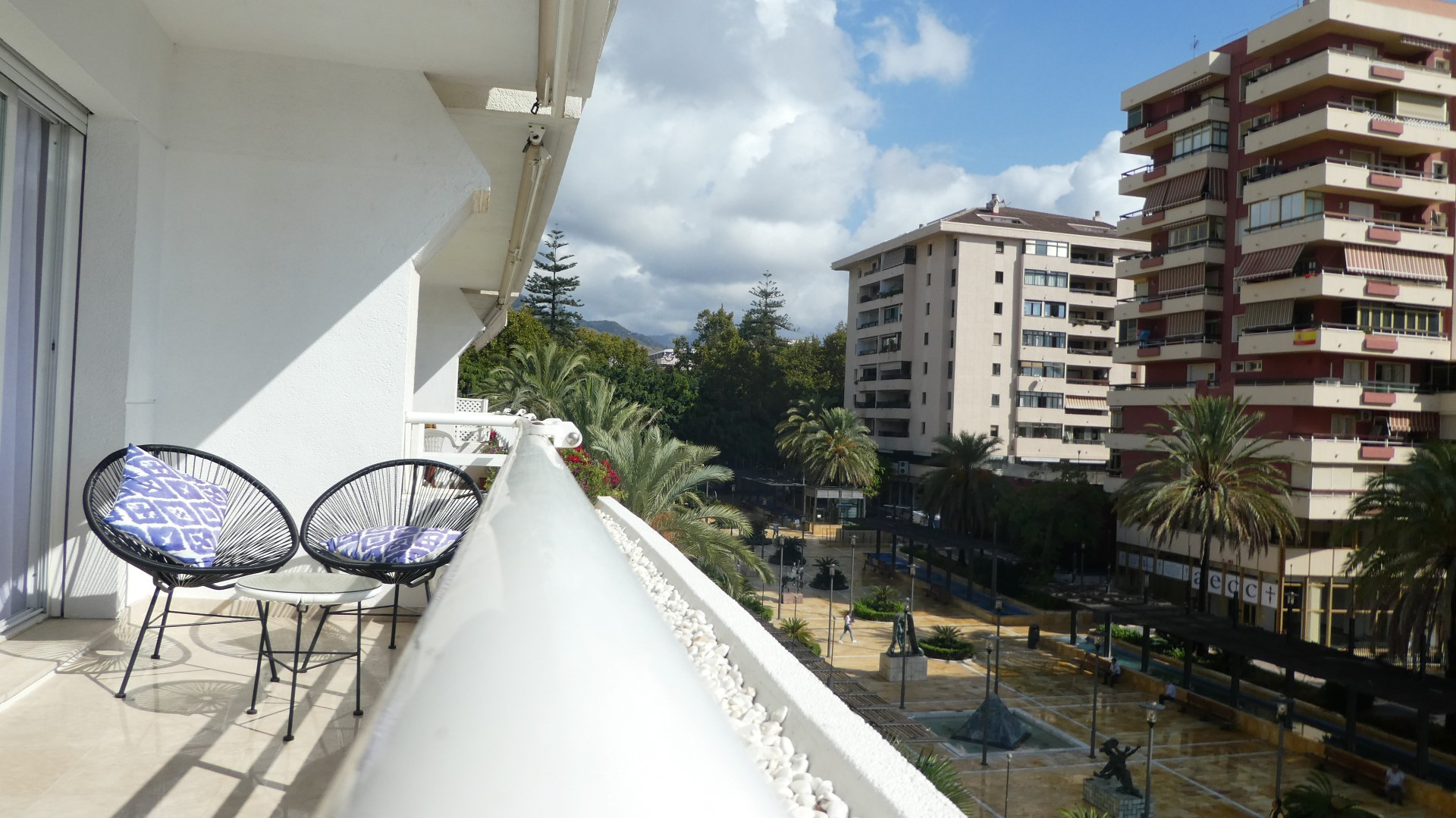 apartamento de 3 dormitorios en pleno centro de Marbella con vistas al mar.