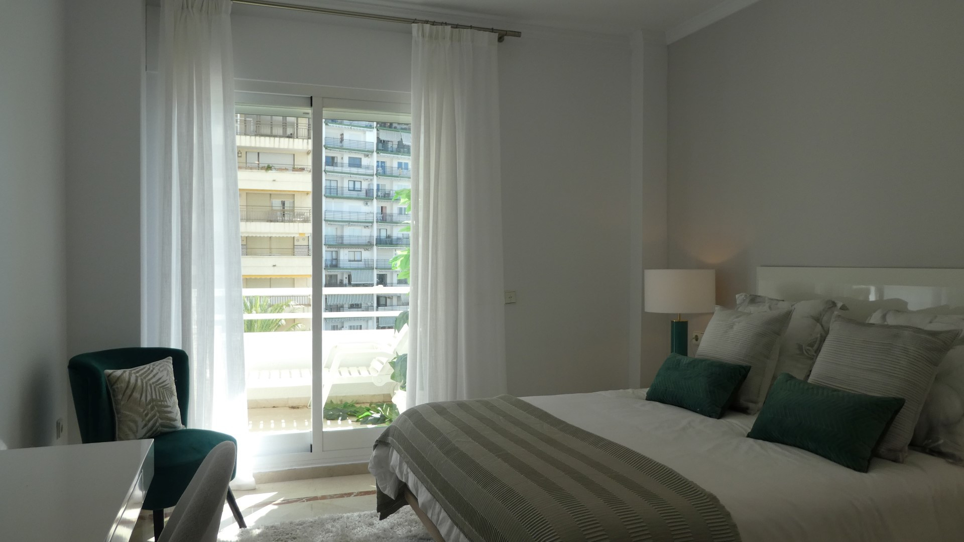 apartamento de 3 dormitorios en pleno centro de Marbella con vistas al mar.