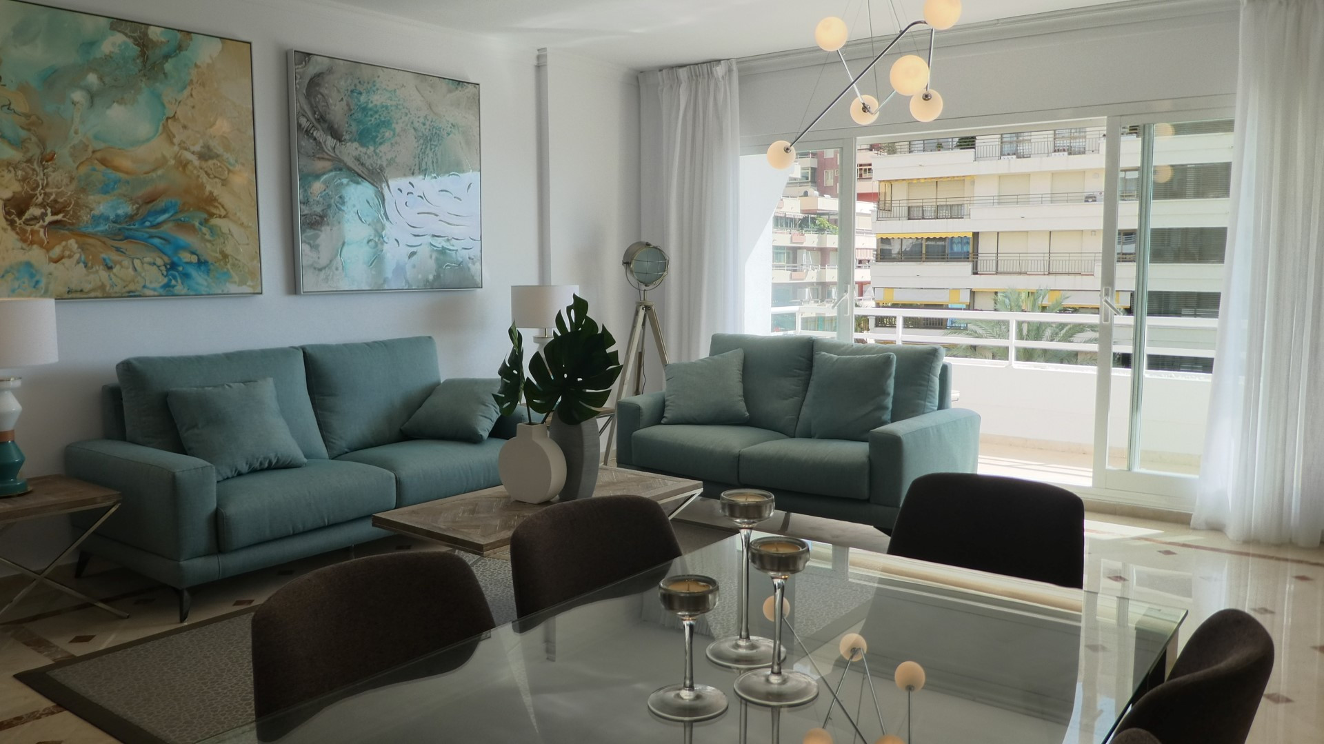 apartamento de 3 dormitorios en pleno centro de Marbella con vistas al mar.