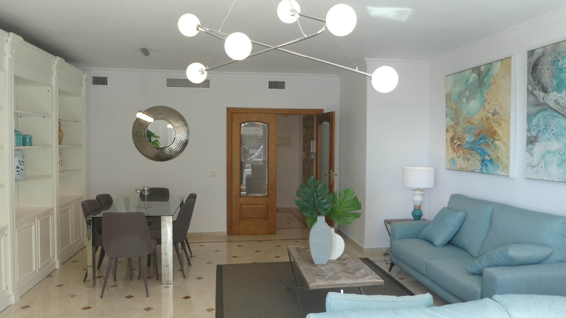 apartamento de 3 dormitorios en pleno centro de Marbella con vistas al mar.