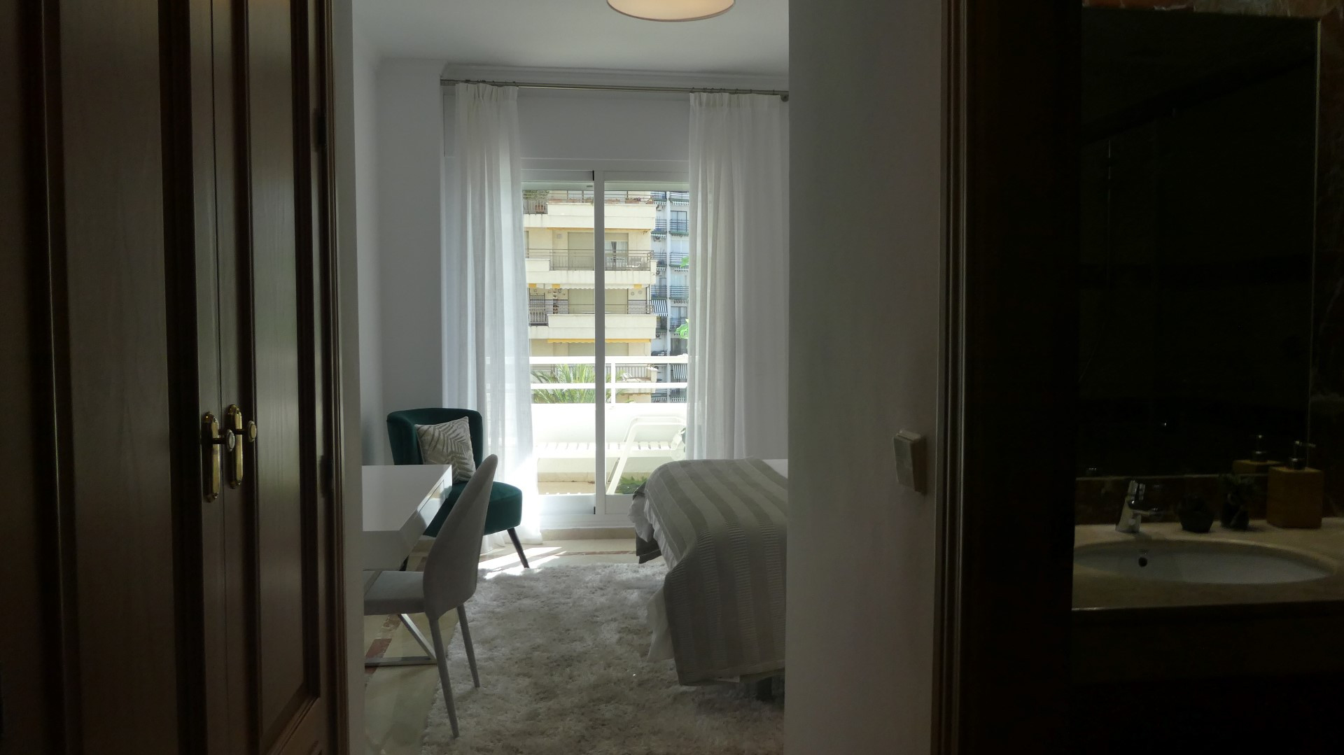 apartamento de 3 dormitorios en pleno centro de Marbella con vistas al mar.