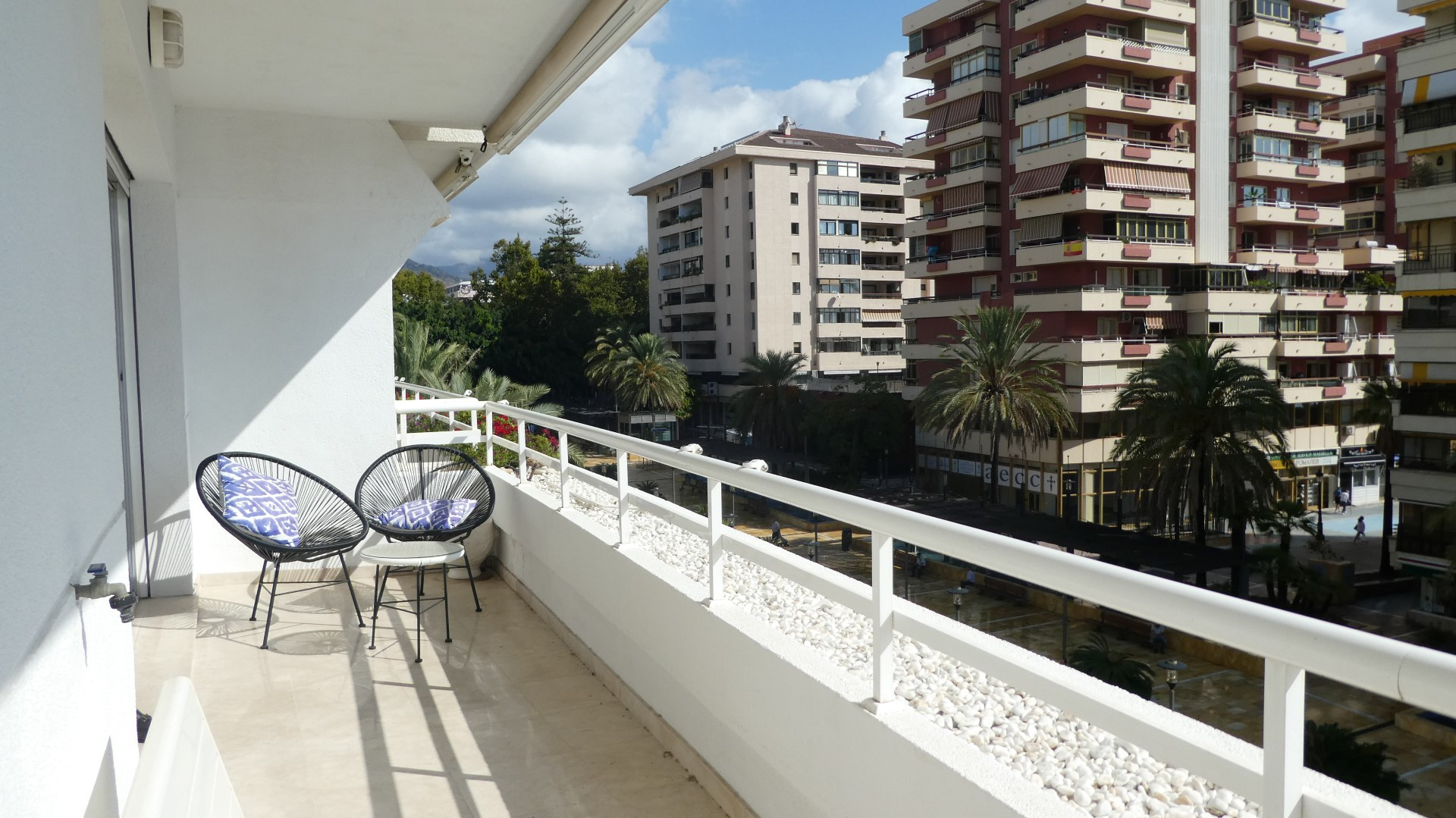 apartamento de 3 dormitorios en pleno centro de Marbella con vistas al mar.