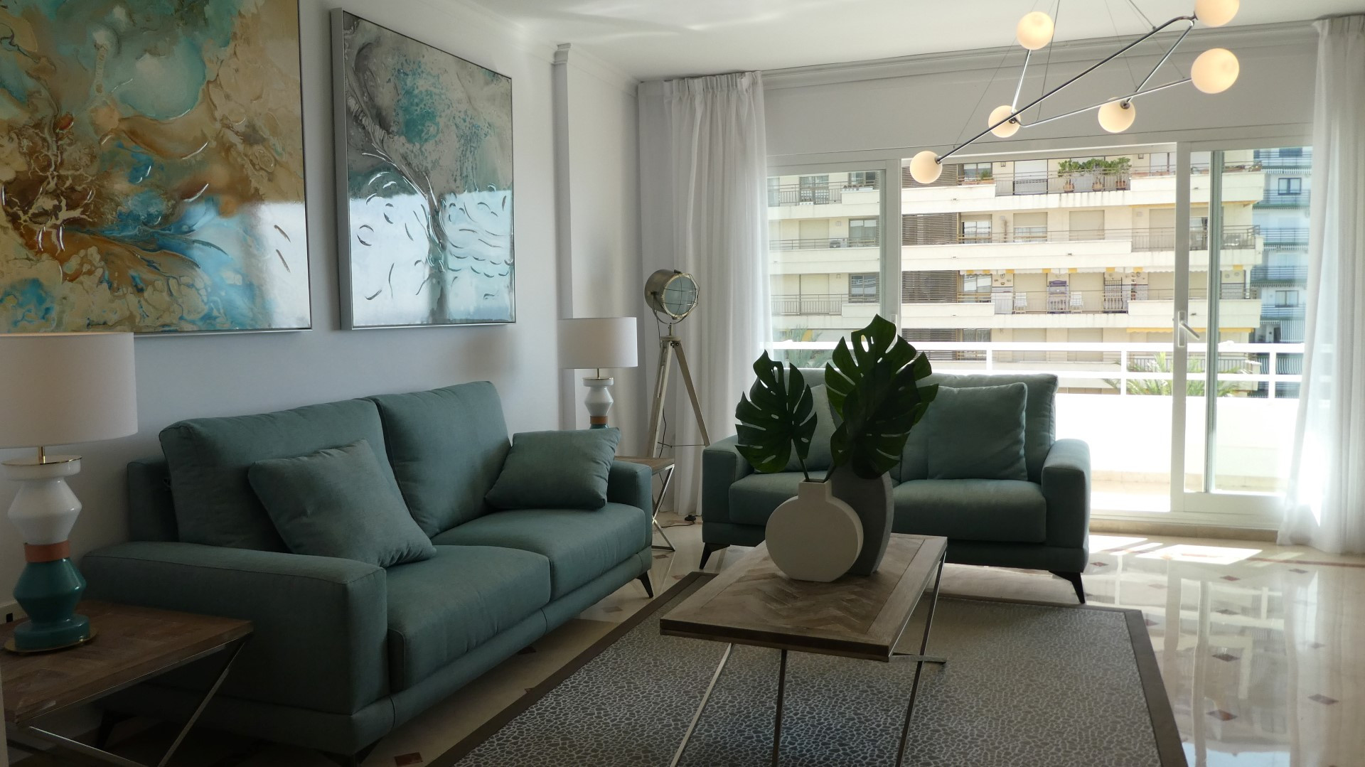 apartamento de 3 dormitorios en pleno centro de Marbella con vistas al mar.