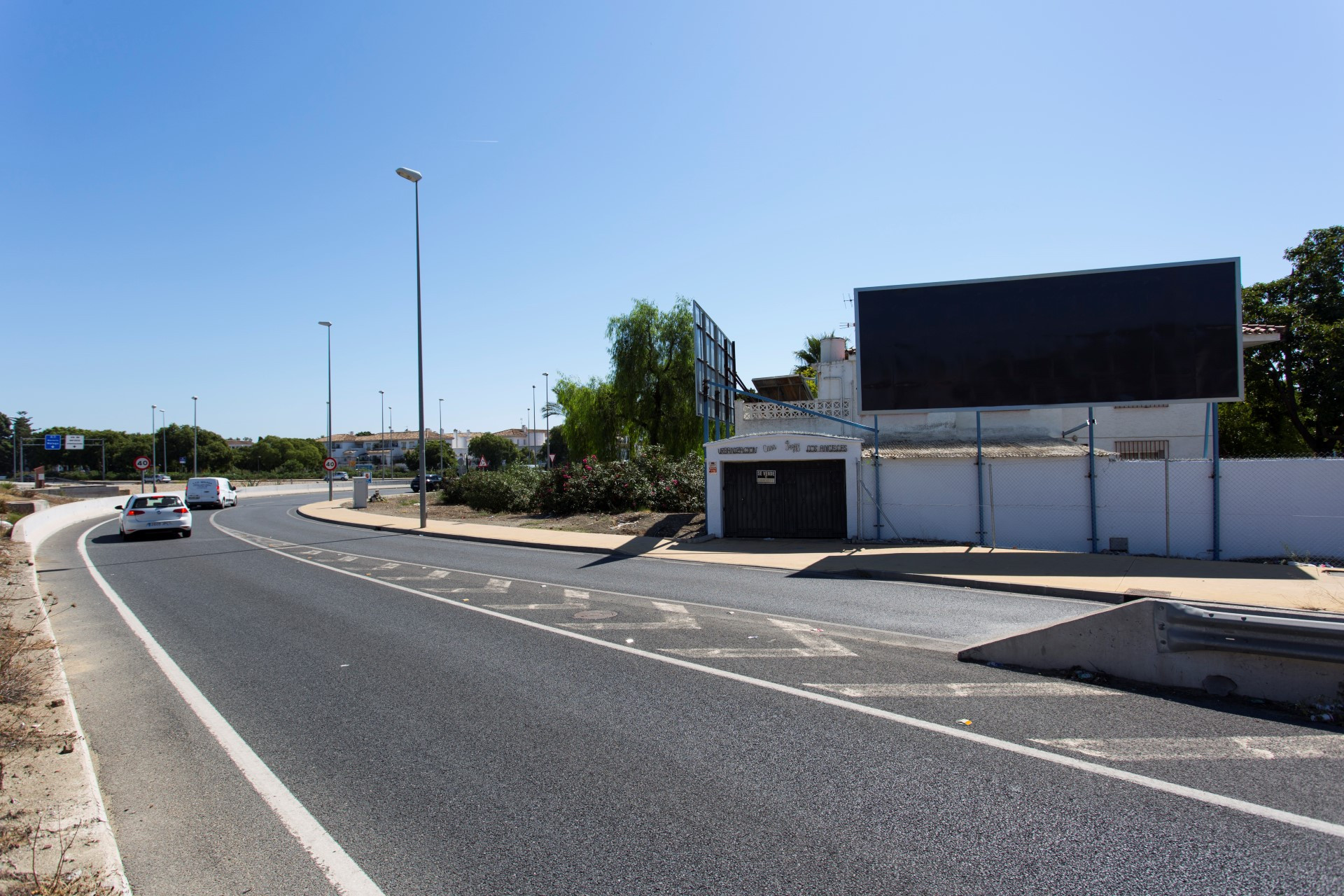 Oportunidad de inversión, parcela junto a la playa con potencial para uso comercial en San Pedro de Alcántara