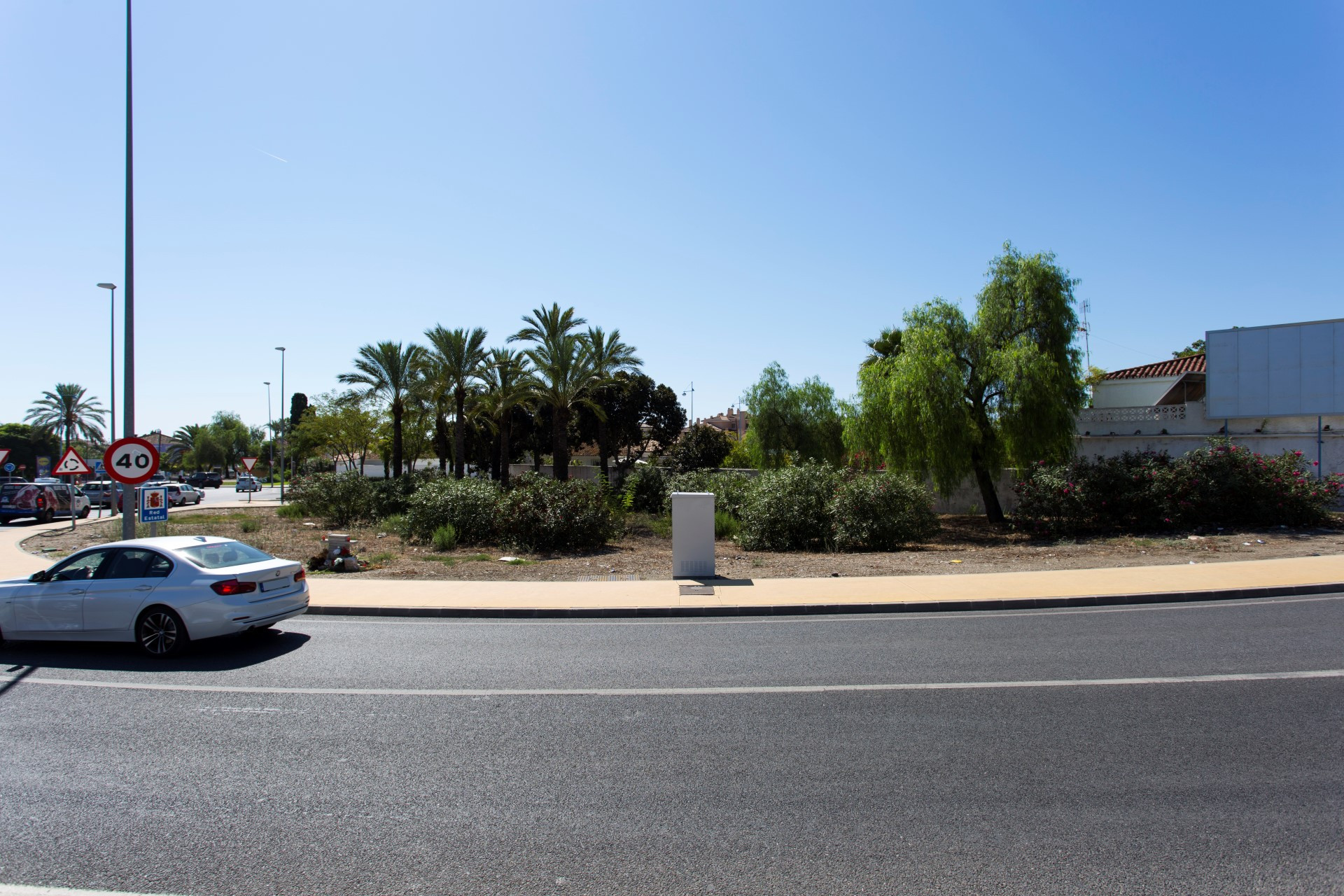 Oportunidad de inversión, parcela junto a la playa con potencial para uso comercial en San Pedro de Alcántara