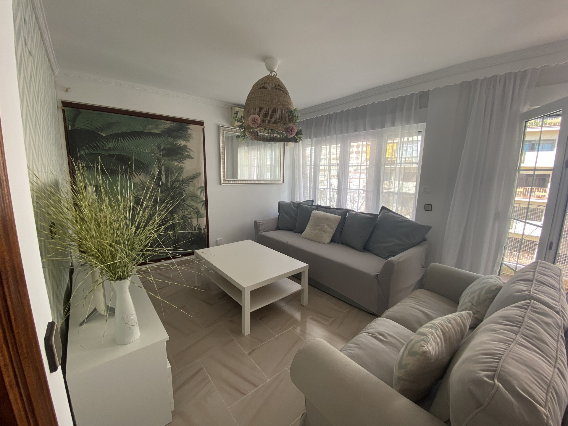 Apartamento reformado de 2 dormitorios junto a la playa en el centro de Marbella