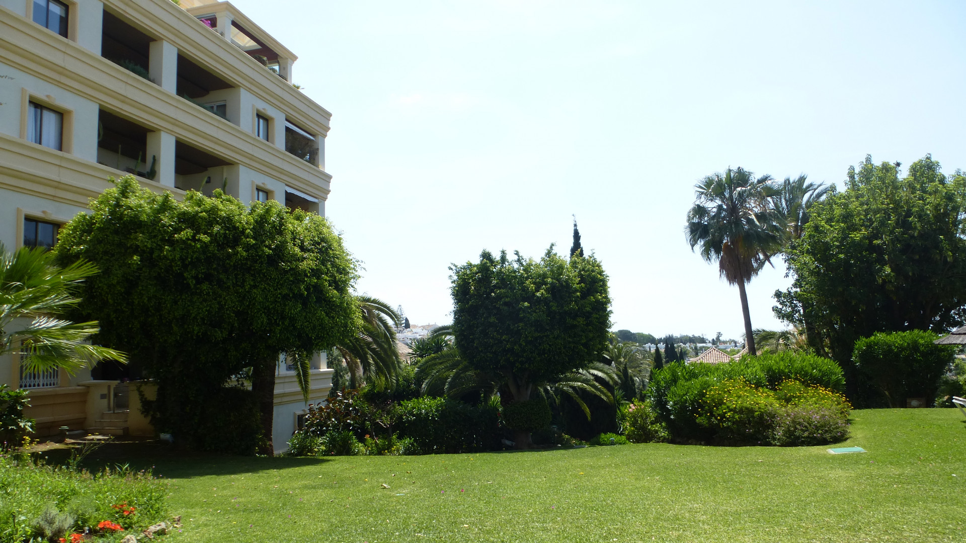 Exclusive 1 bedroom apartment in the Las Brisas Golf Hotel complex.