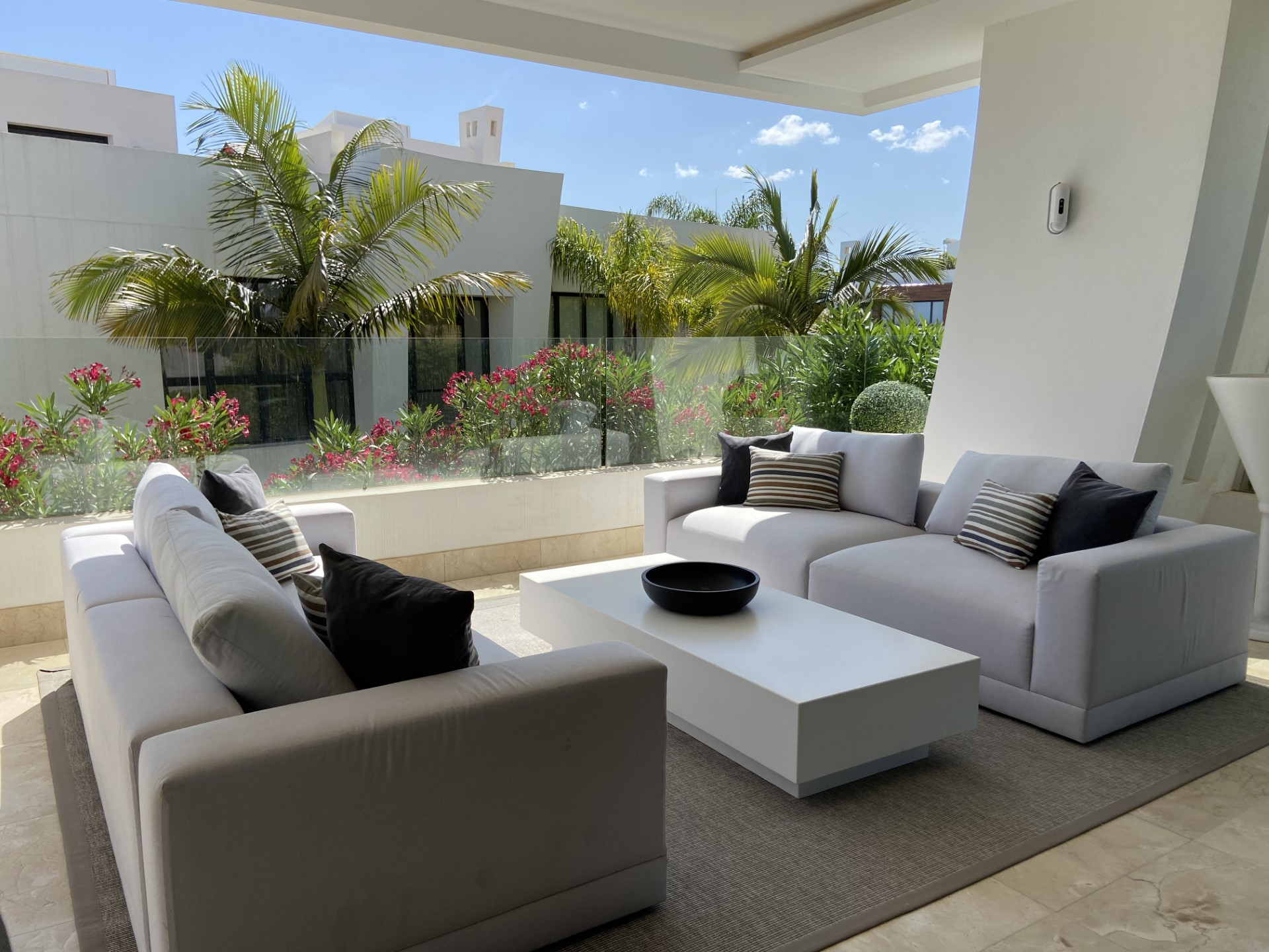 Stunning duplex ground floor apartment in La Reserva de Sierra Blanca