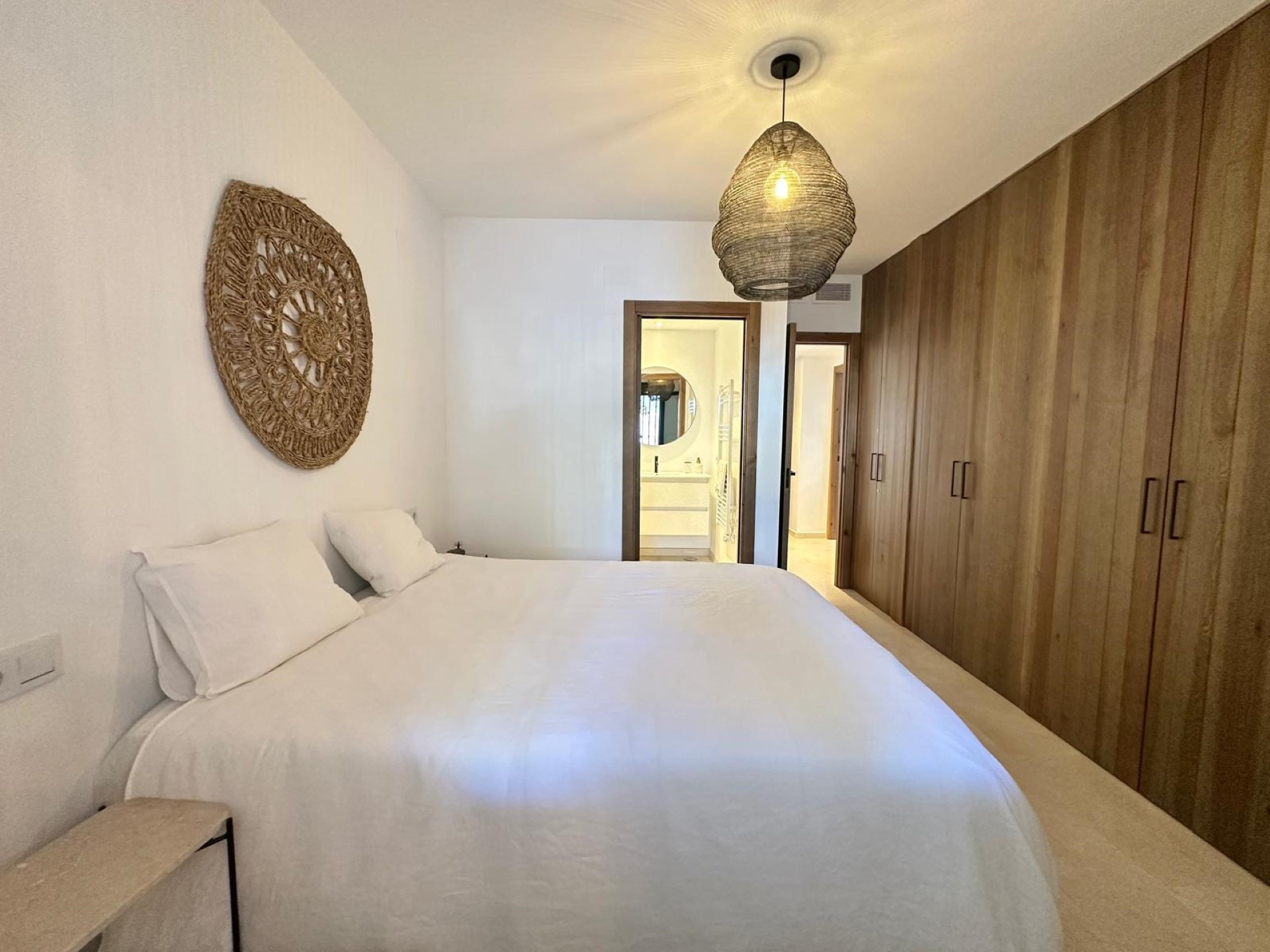 Elegante apartamento en planta baja junto a la playa en Las Arenas, San Pedro de Alcántara